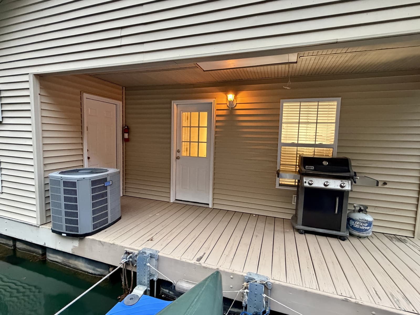 2002 Custom 23 x 31 Floating Cabin - Approx 729sqft - Photo 98