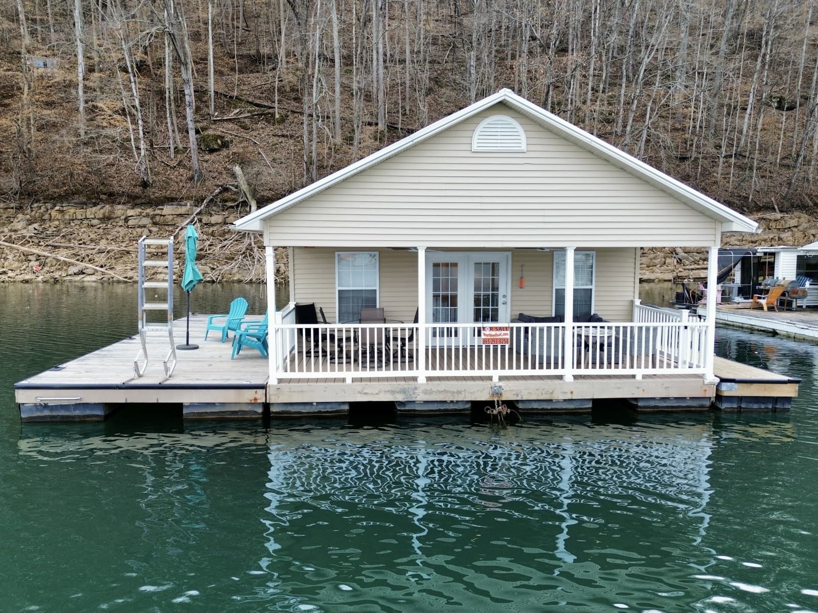 2002 Custom 23 x 31 Floating Cabin - Approx 729sqft - Photo 15