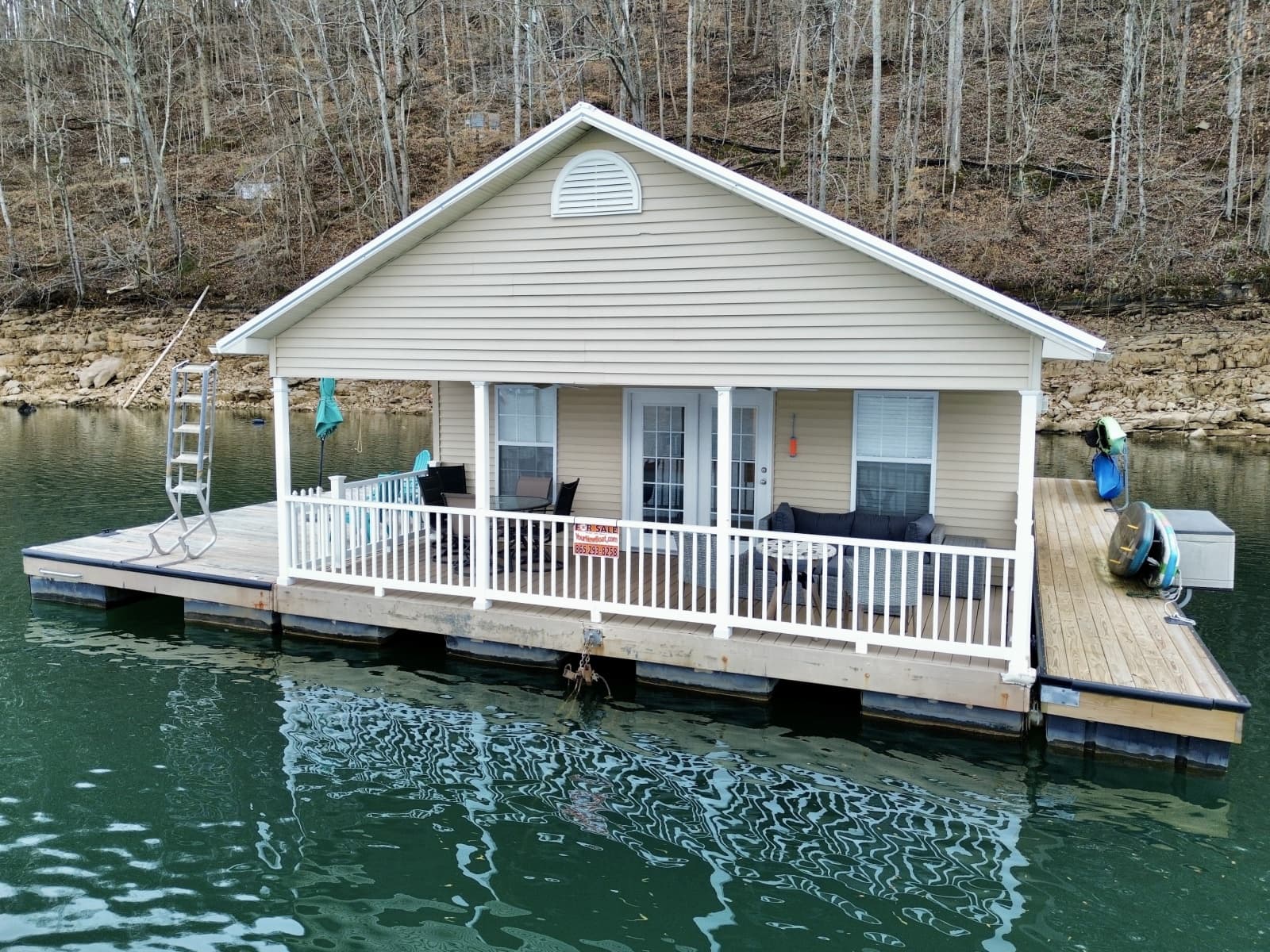 2002 Custom 23 x 31 Floating Cabin - Approx 729sqft - Photo 14