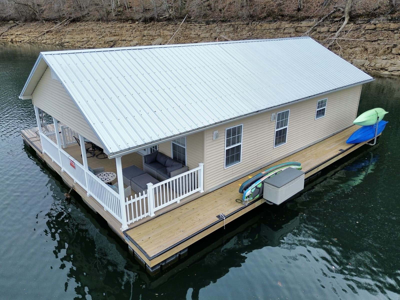 2002 Custom 23 x 31 Floating Cabin - Approx 729sqft - Photo 11