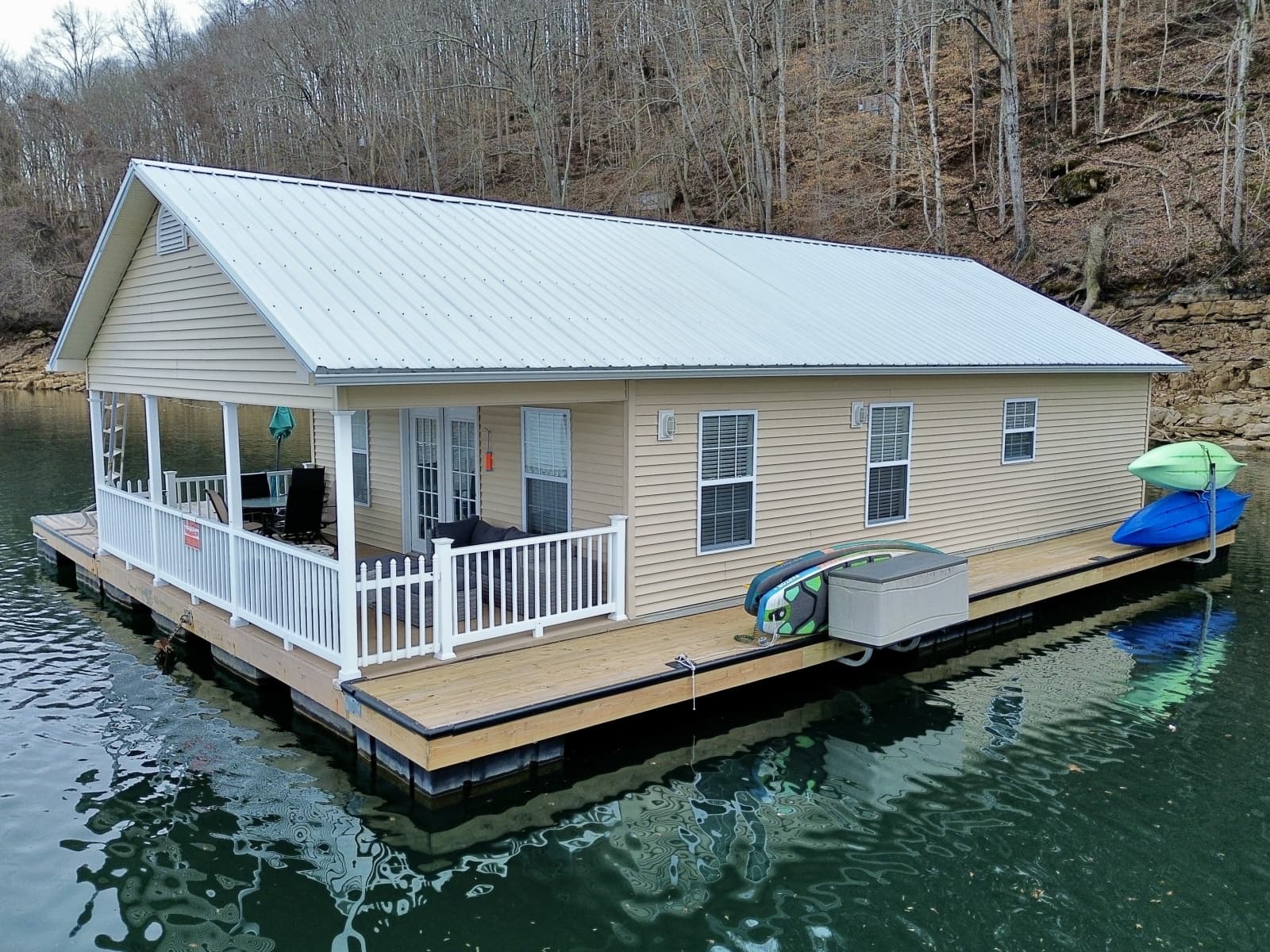2002 Custom 23 x 31 Floating Cabin - Approx 729sqft - Photo 12