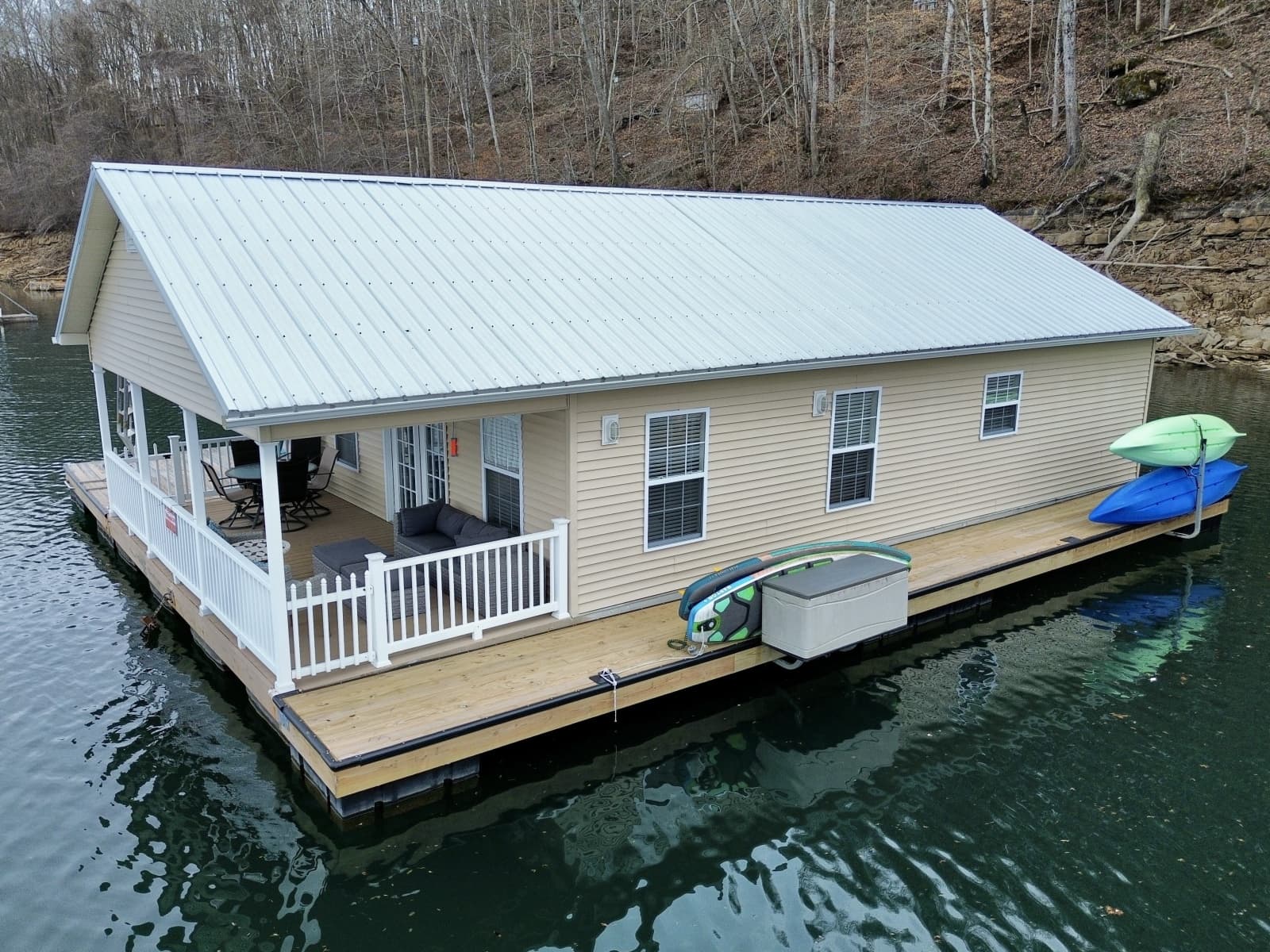 2002 Custom 23 x 31 Floating Cabin - Approx 729sqft - Photo 147