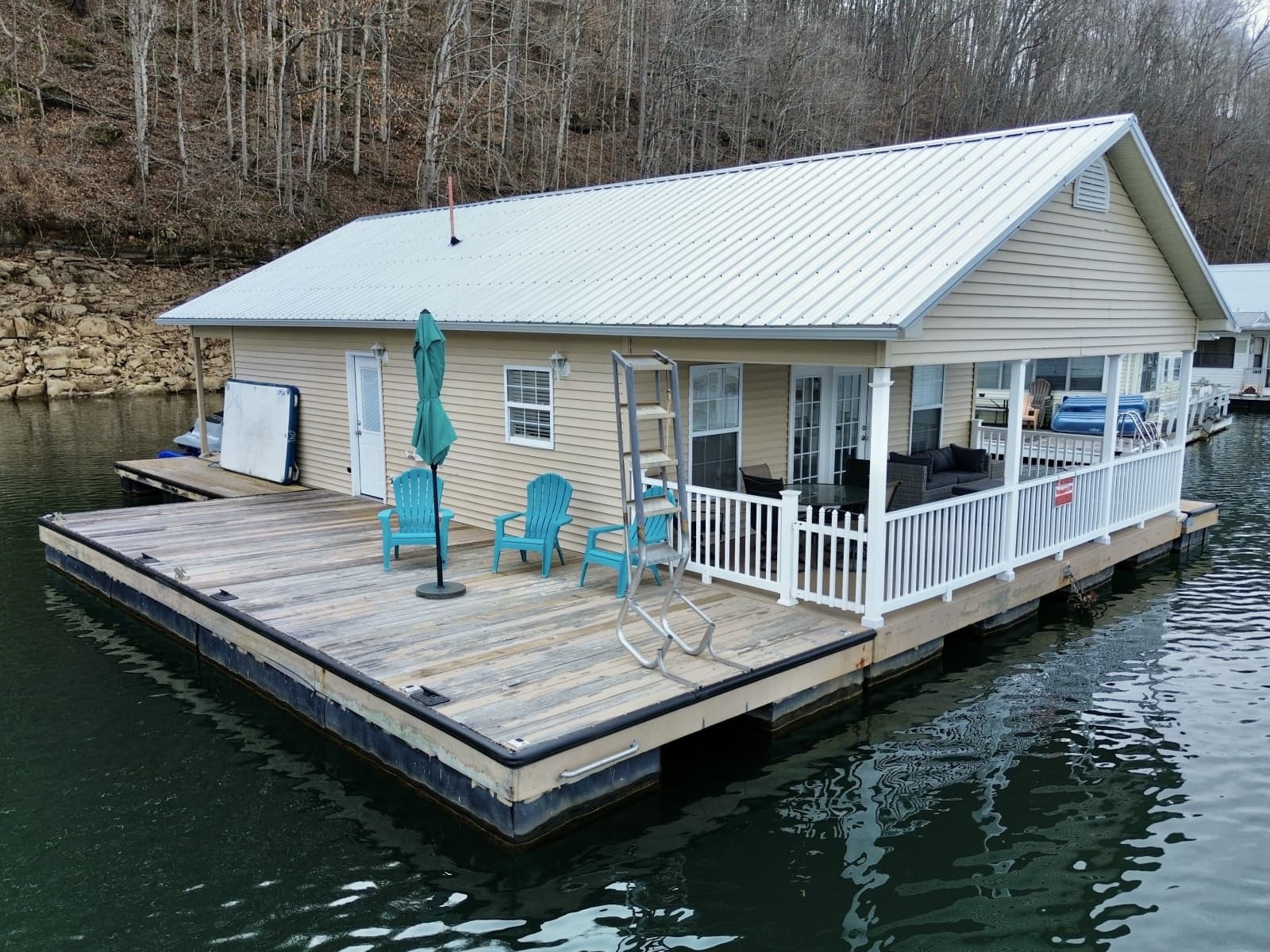 2002 Custom 23 x 31 Floating Cabin - Approx 729sqft - Photo 148