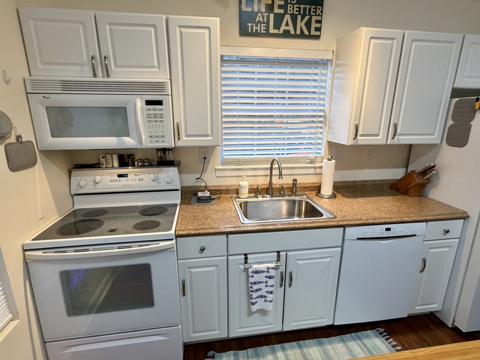 2002 Custom 23 x 31 Floating Cabin - Approx 729sqft - Photo 33