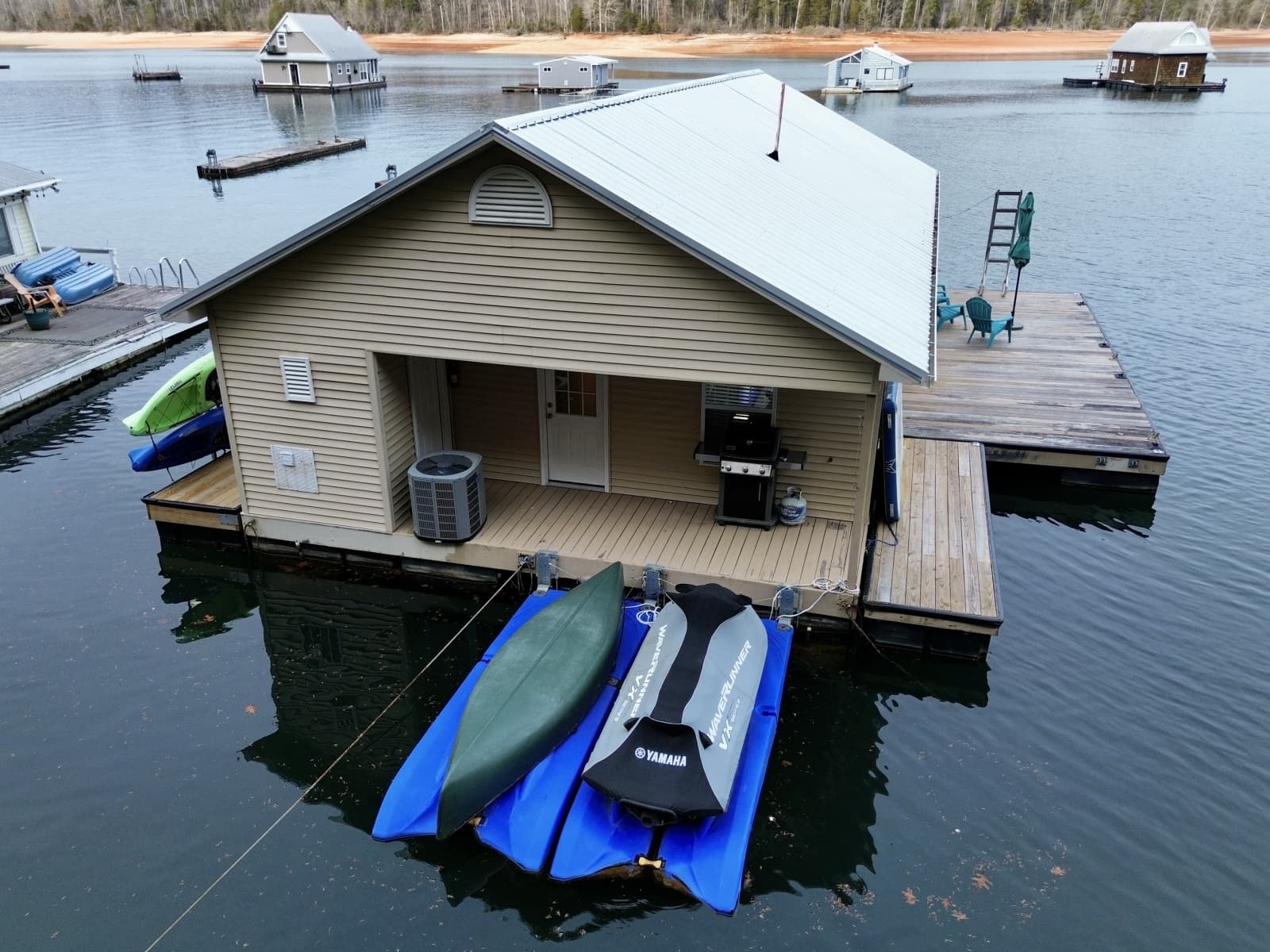 2002 Custom 23 x 31 Floating Cabin - Approx 729sqft - Photo 6