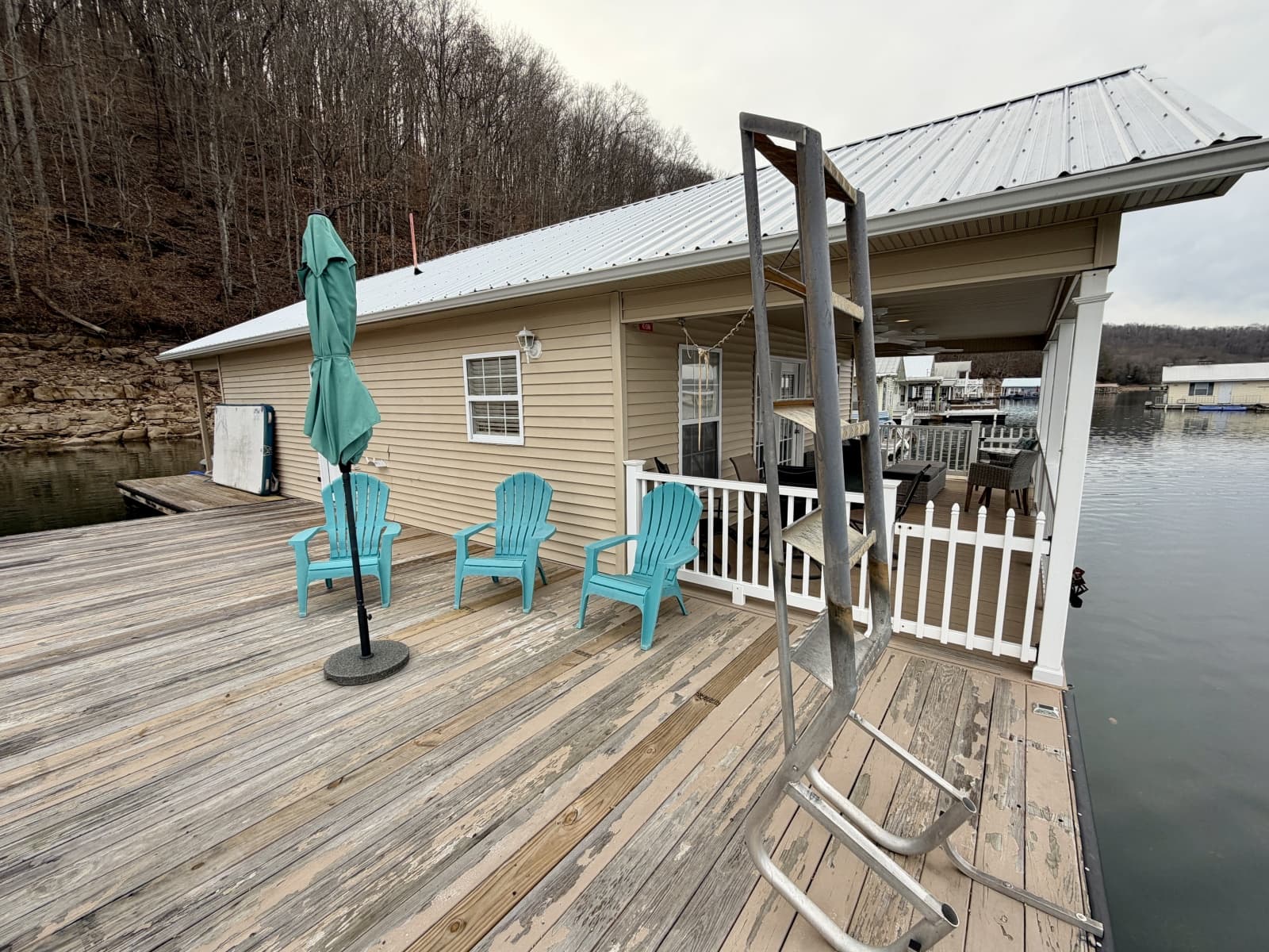 2002 Custom 23 x 31 Floating Cabin - Approx 729sqft - Photo 18