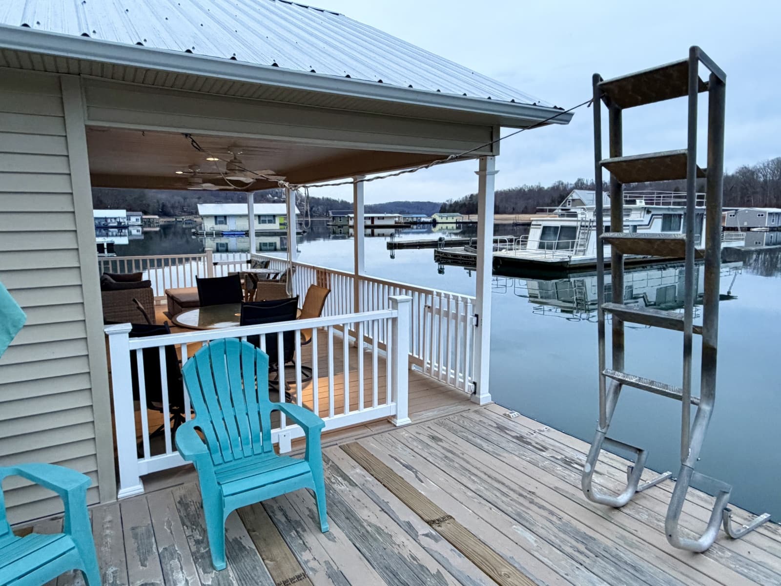 2002 Custom 23 x 31 Floating Cabin - Approx 729sqft - Photo 112