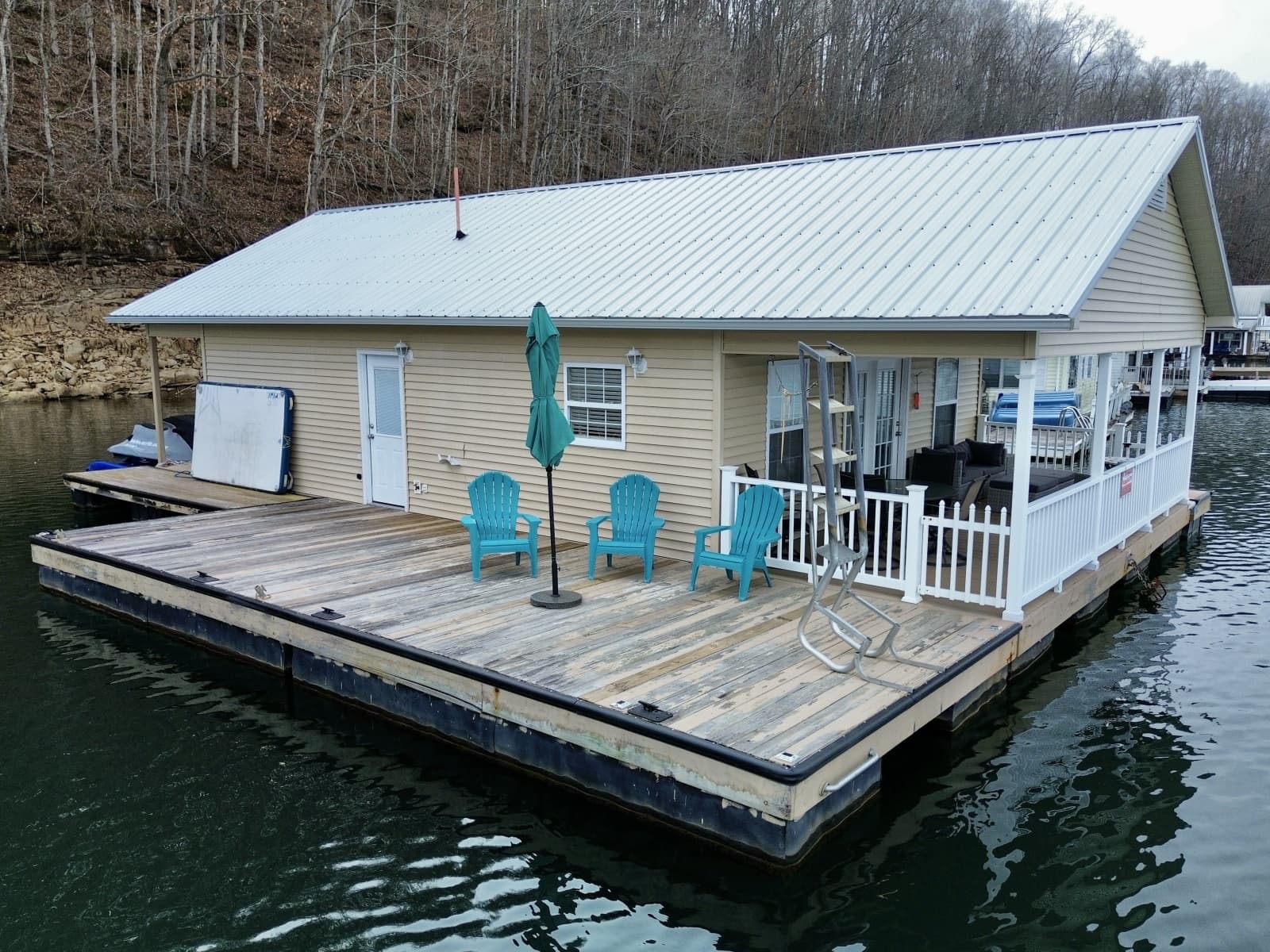2002 Custom 23 x 31 Floating Cabin - Approx 729sqft - Photo 144