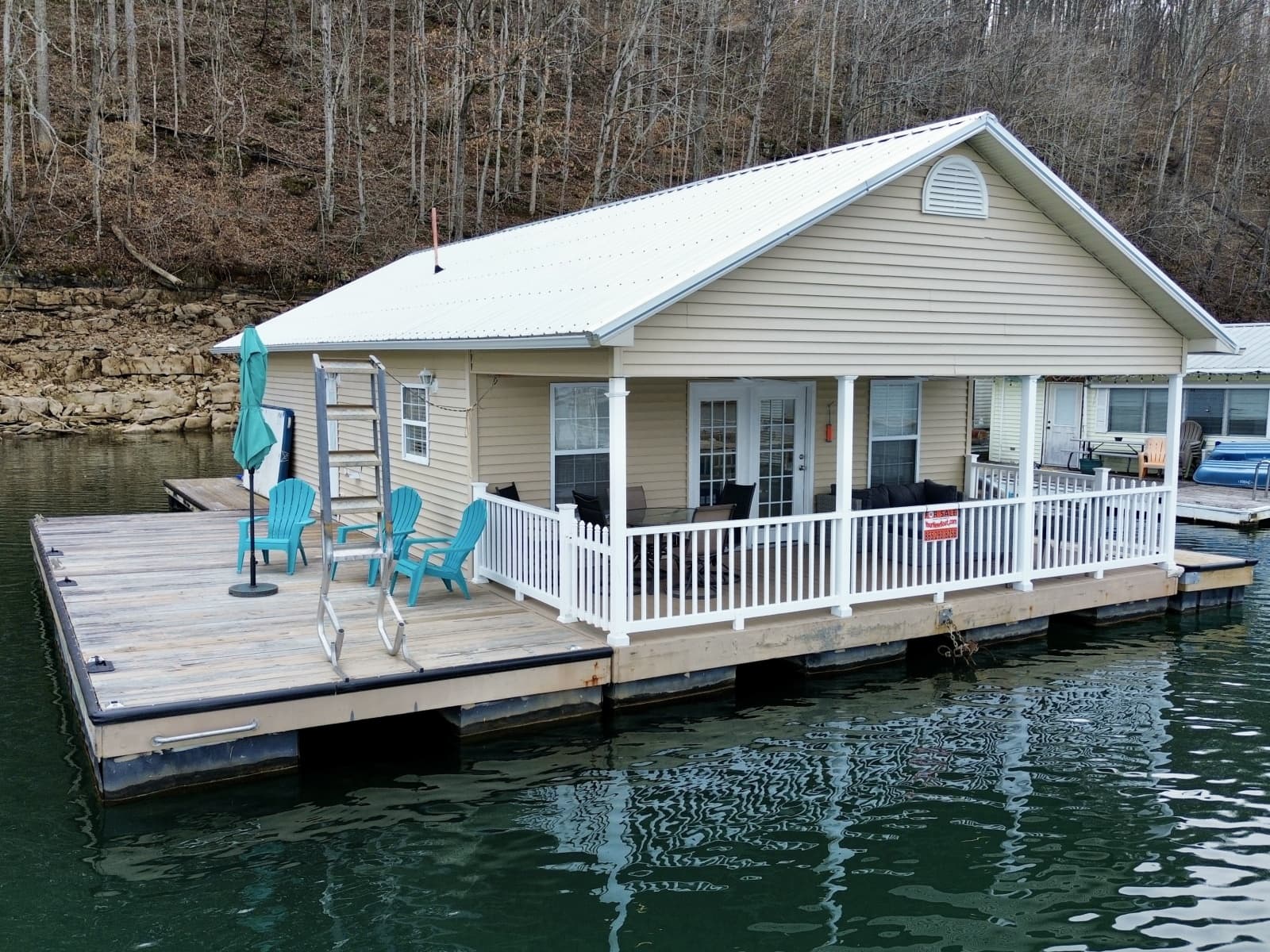 2002 Custom 23 x 31 Floating Cabin - Approx 729sqft - Photo 16