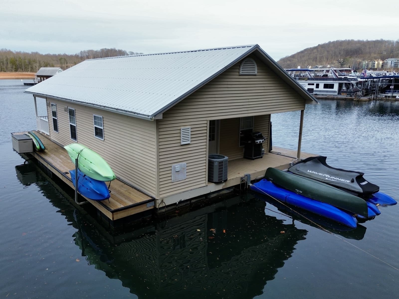 2002 Custom 23 x 31 Floating Cabin - Approx 729sqft - Photo 8