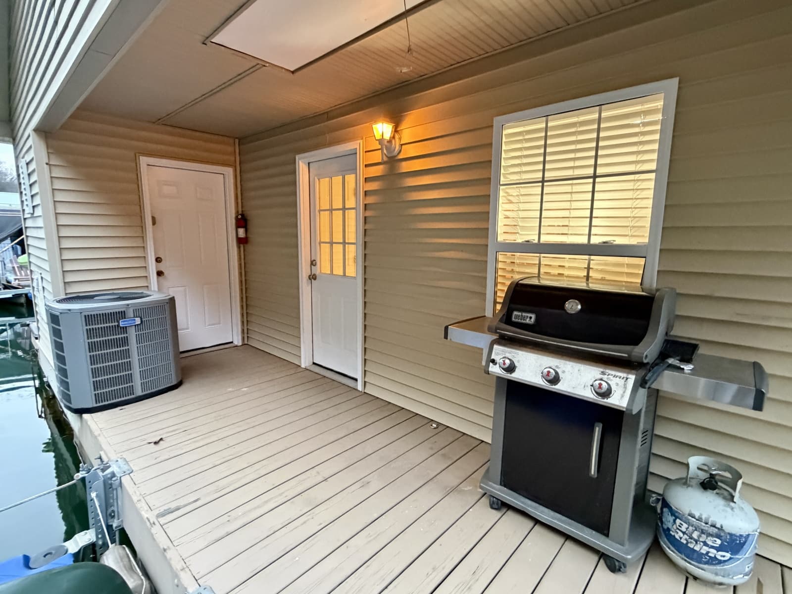 2002 Custom 23 x 31 Floating Cabin - Approx 729sqft - Photo 95