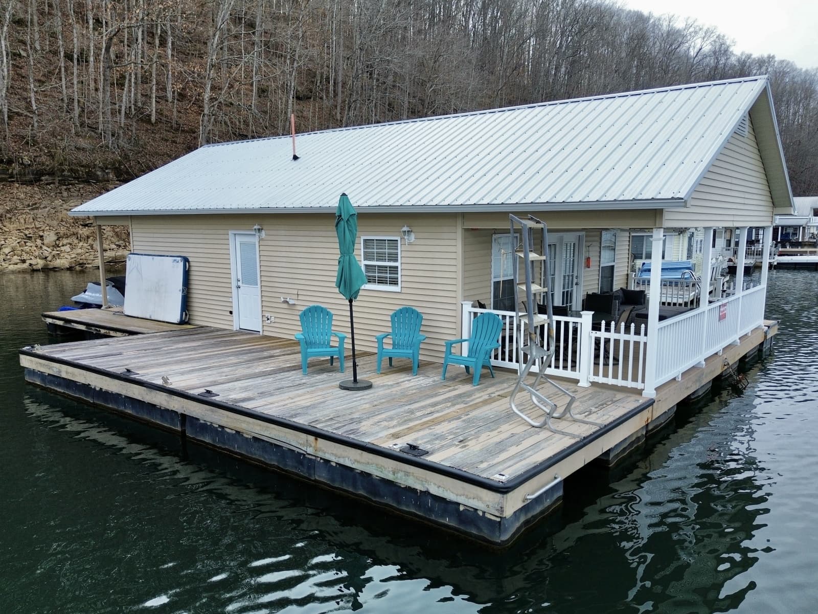 2002 Custom 23 x 31 Floating Cabin - Approx 729sqft - Photo 17