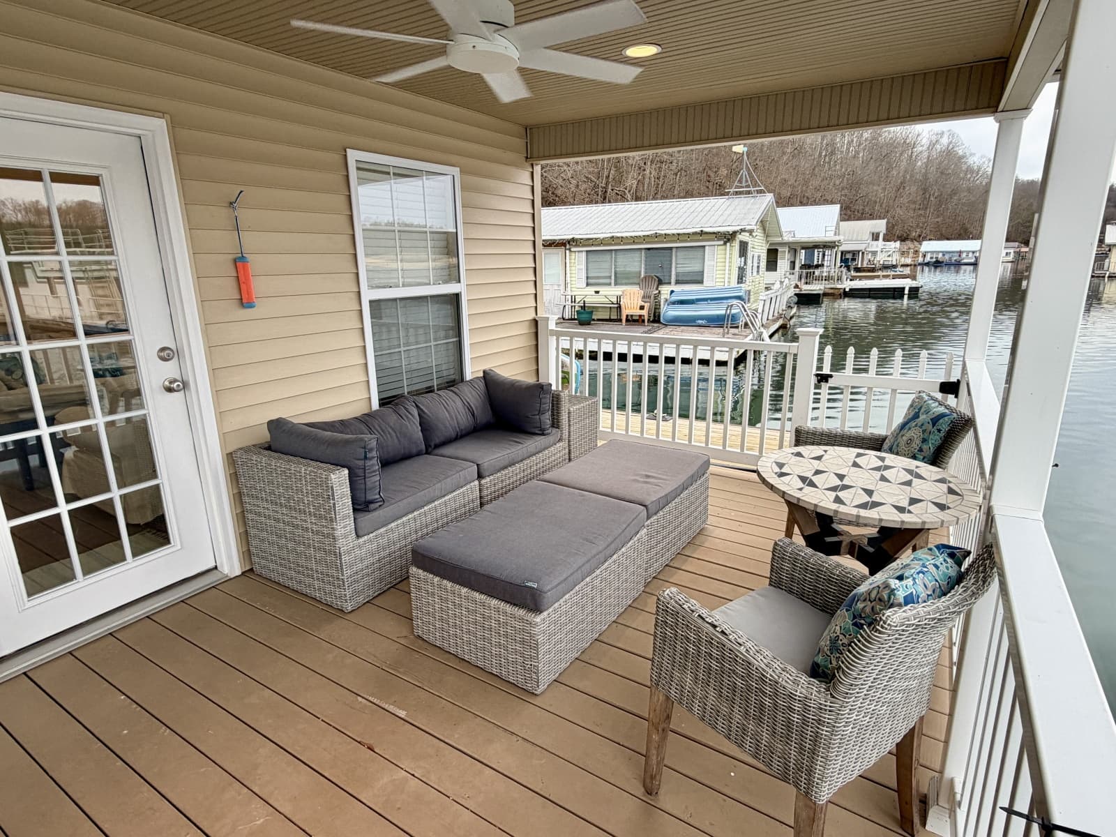 2002 Custom 23 x 31 Floating Cabin - Approx 729sqft - Photo 22