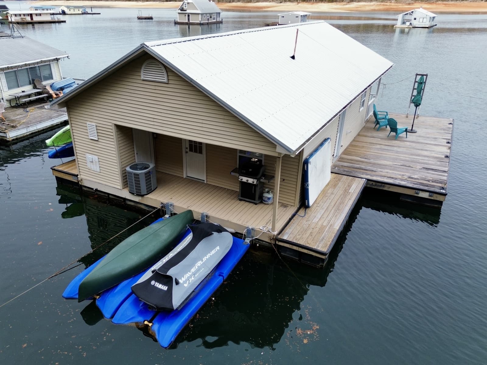 2002 Custom 23 x 31 Floating Cabin - Approx 729sqft - Photo 5