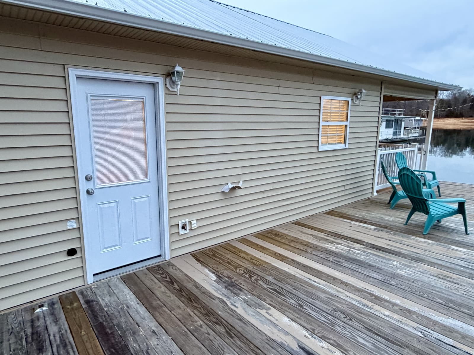 2002 Custom 23 x 31 Floating Cabin - Approx 729sqft - Photo 105