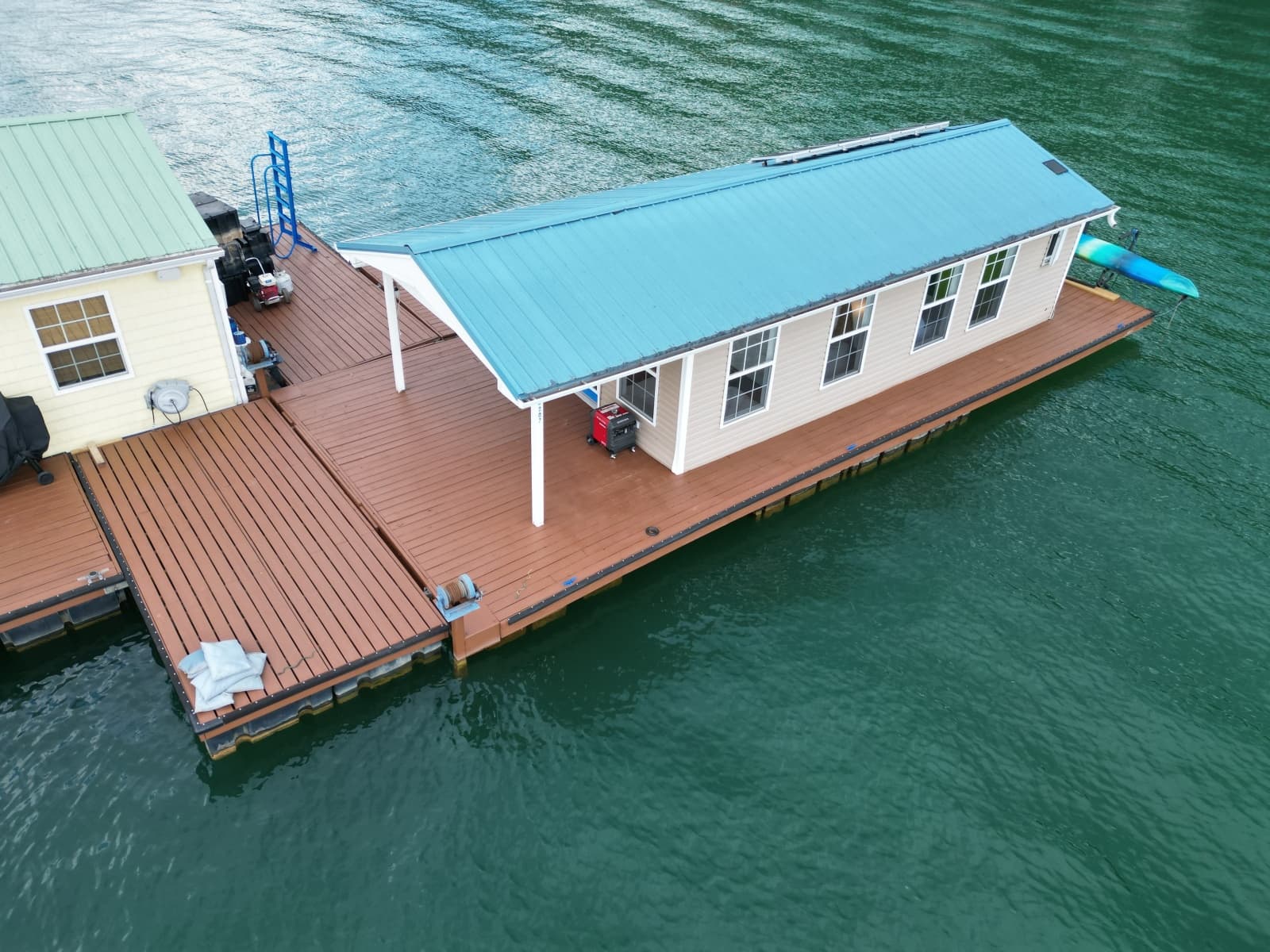 2008 Custom 13 x 29 Floating Cabin Approx 377sqft - Photo 9