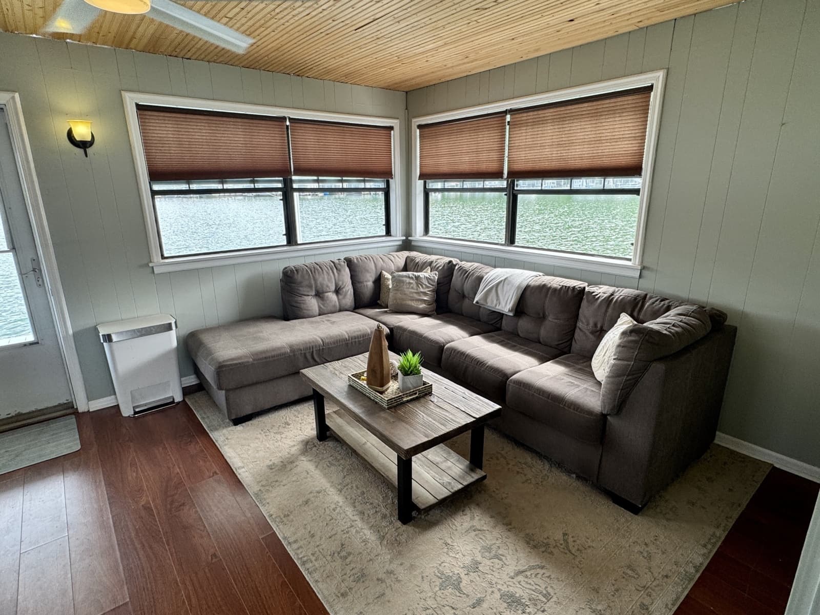 1978 Custom 18 x 24 Off-Grid Floating Cabin Approx 385sqft - Photo 24