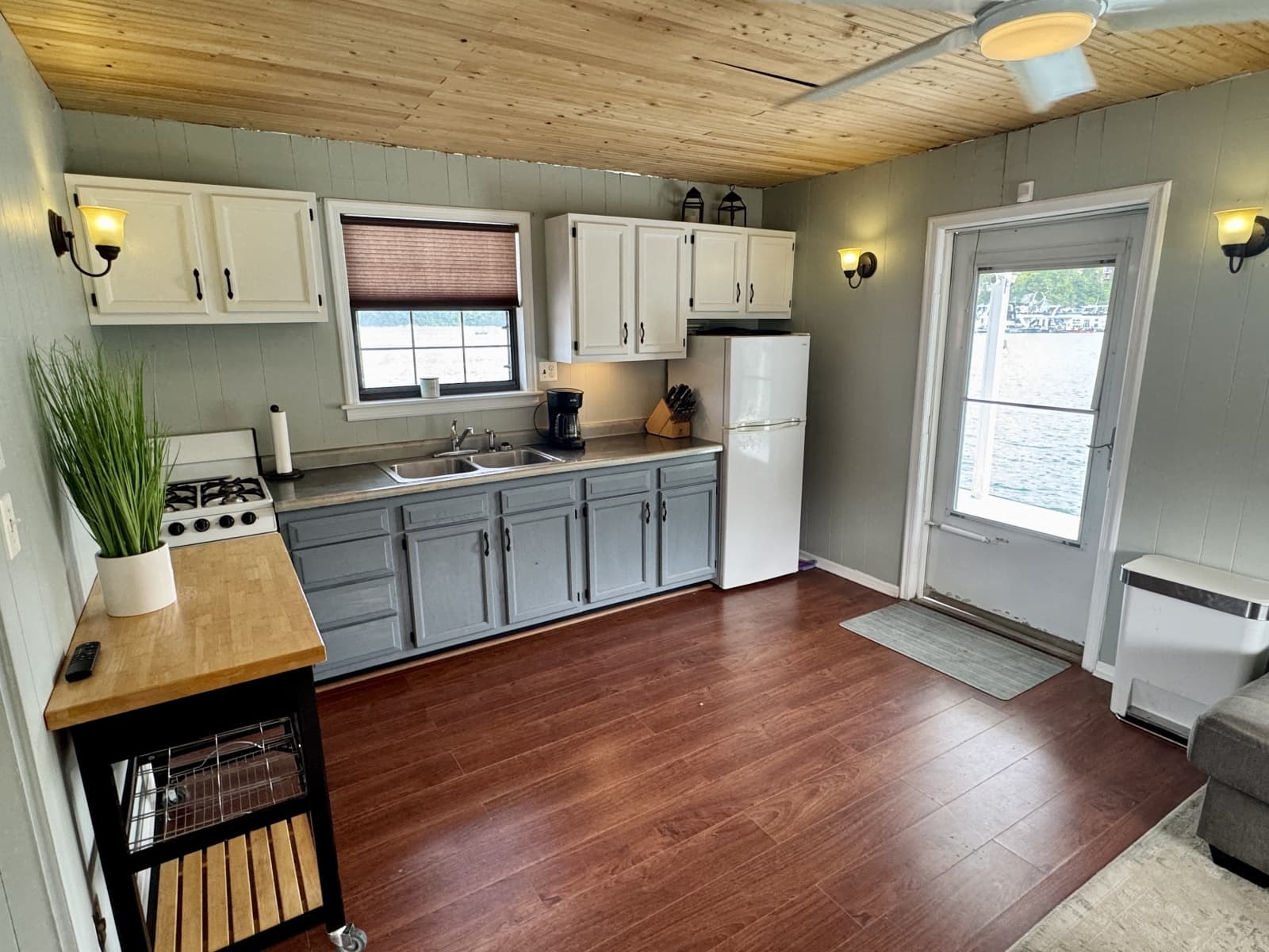1978 Custom 18 x 24 Off-Grid Floating Cabin Approx 385sqft - Photo 17