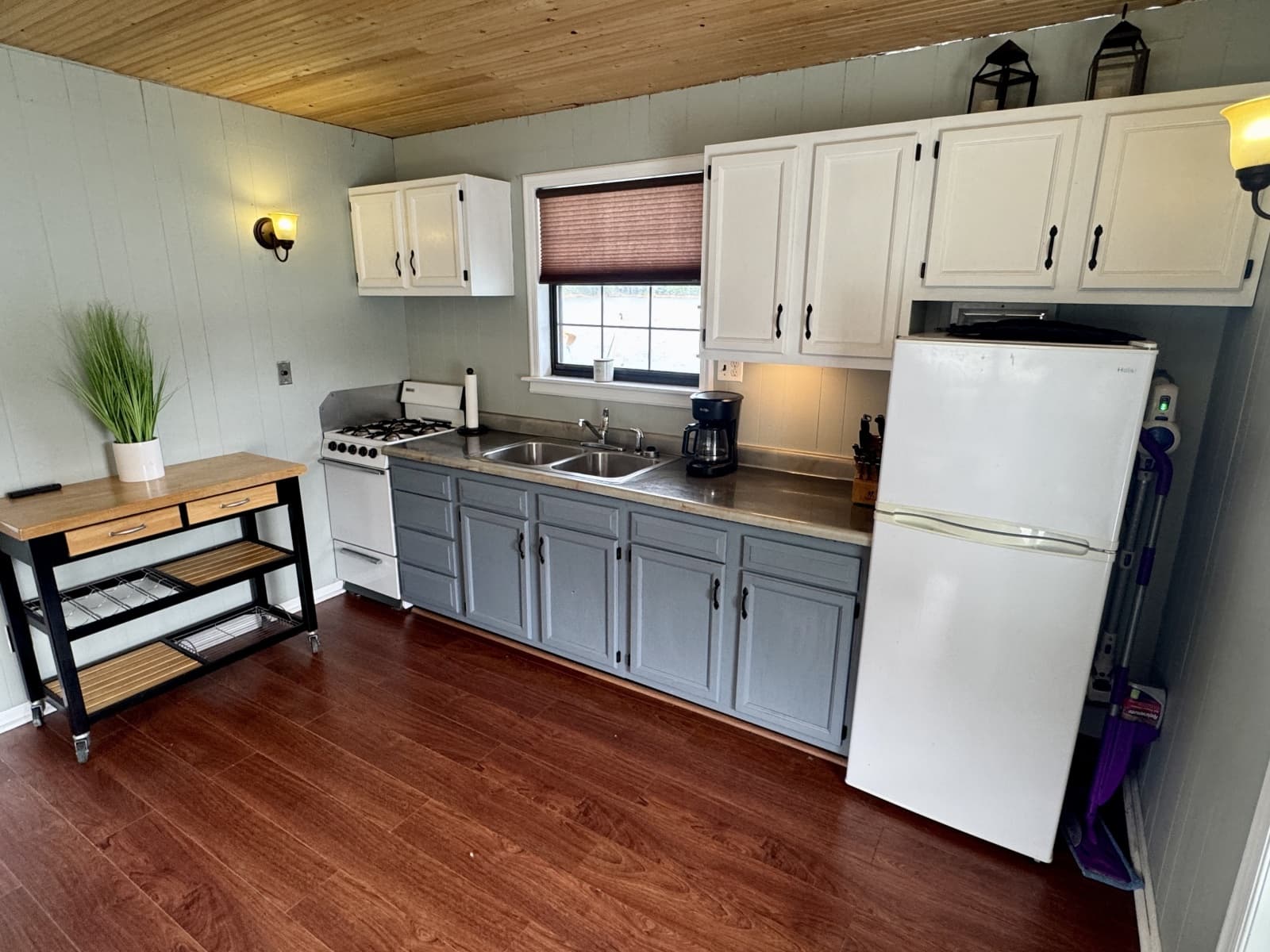 1978 Custom 18 x 24 Off-Grid Floating Cabin Approx 385sqft - Photo 19