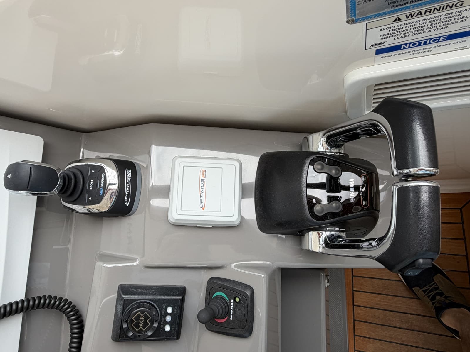 2016 Pursuit SC 365i Sport Coupe - Photo 32