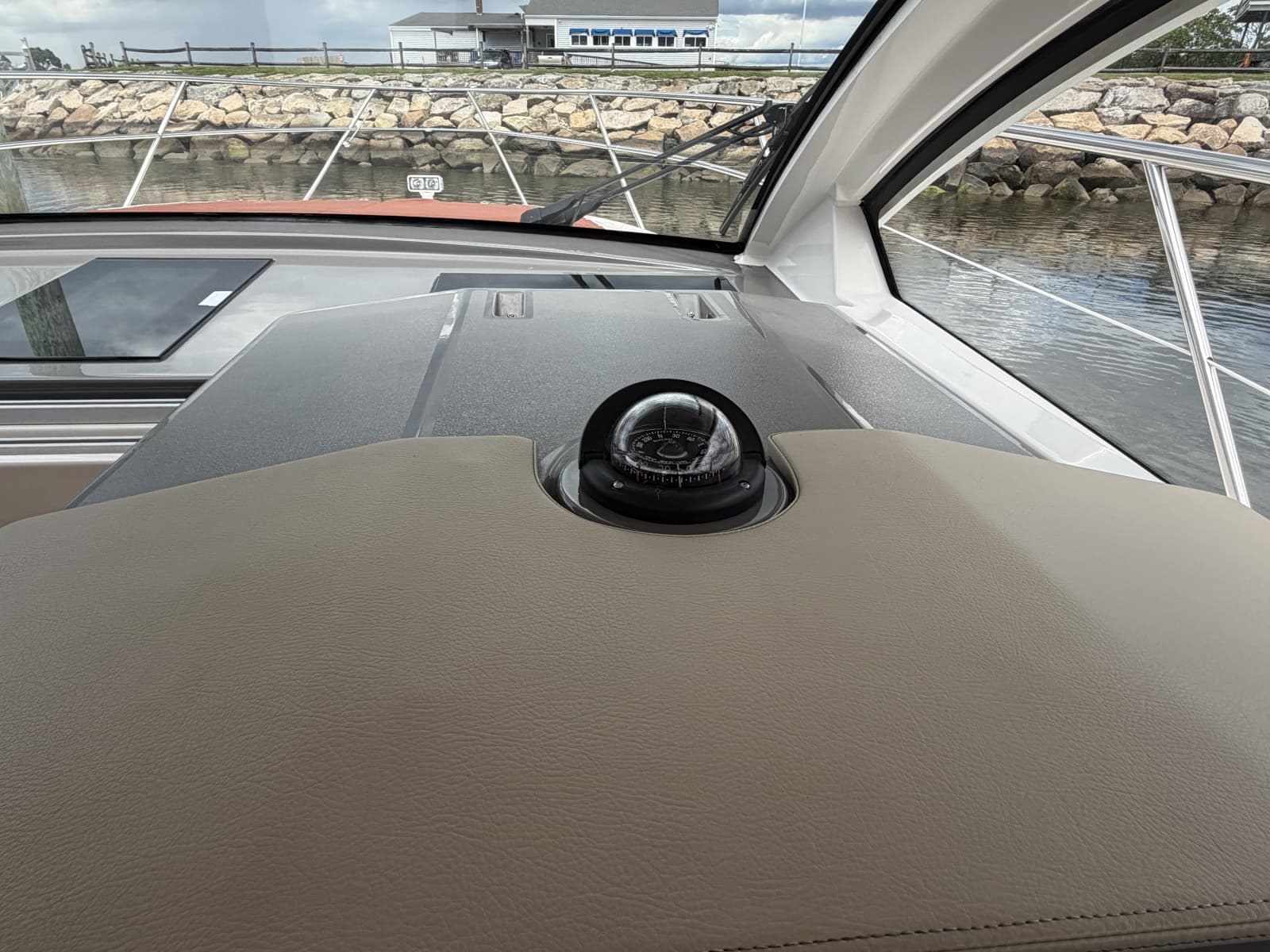 2016 Pursuit SC 365i Sport Coupe - Photo 33