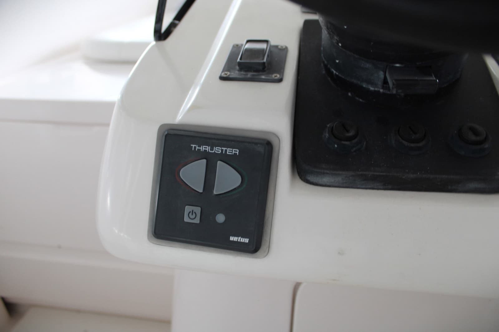 2001 Intrepid 366 - Photo 12