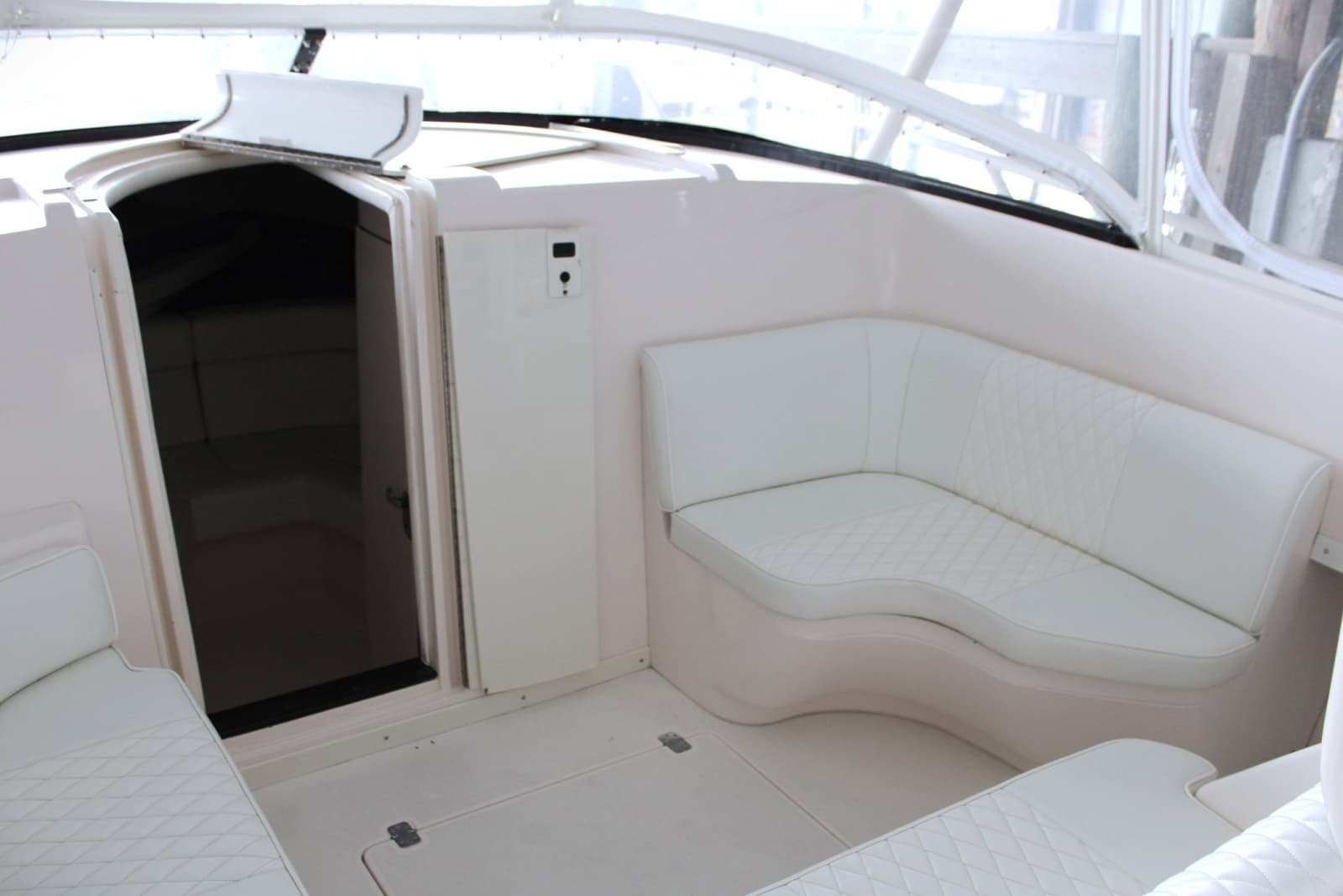 2001 Intrepid 366 - Photo 15