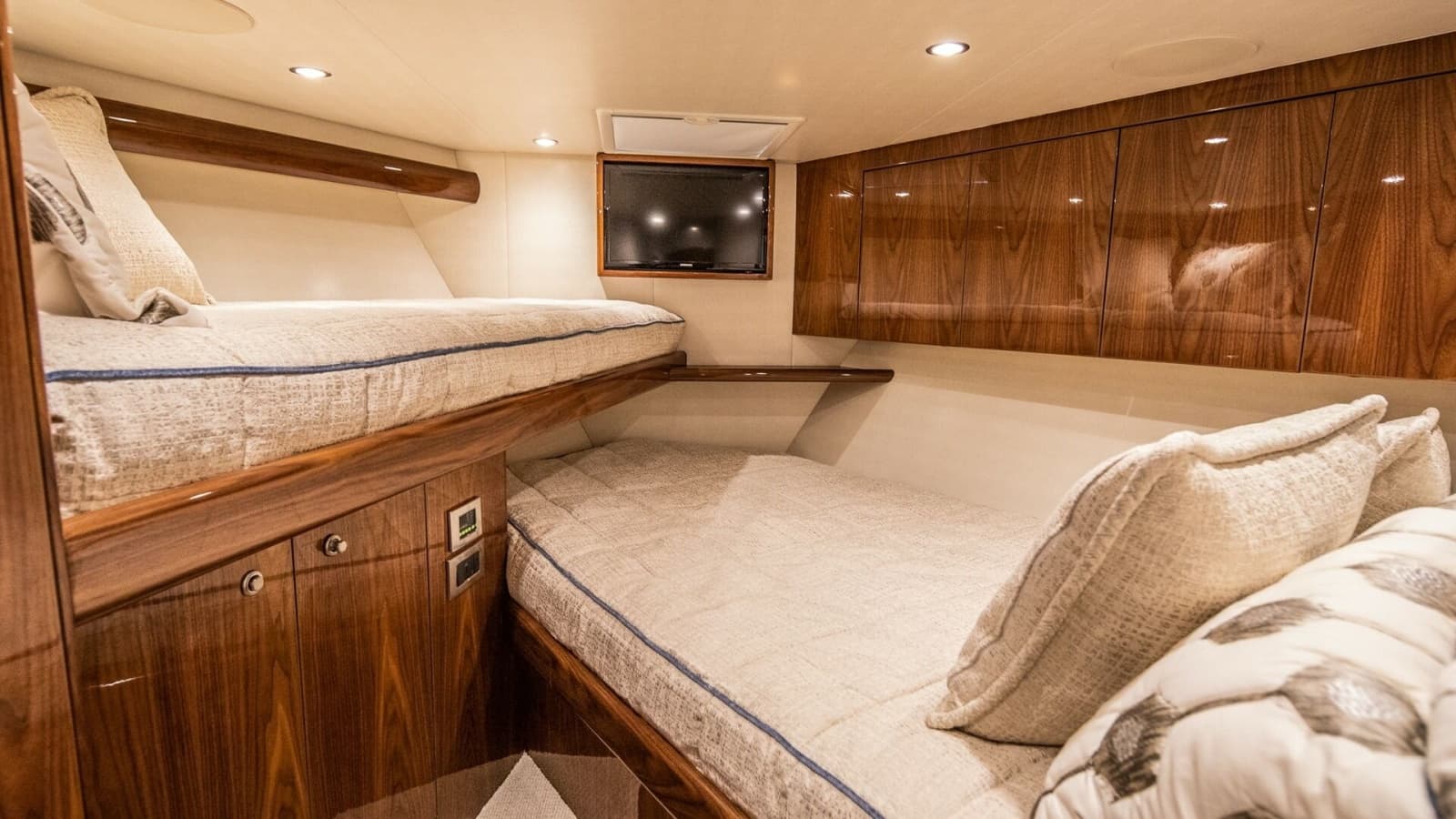 2020 Viking 58 Convertible - Photo 24