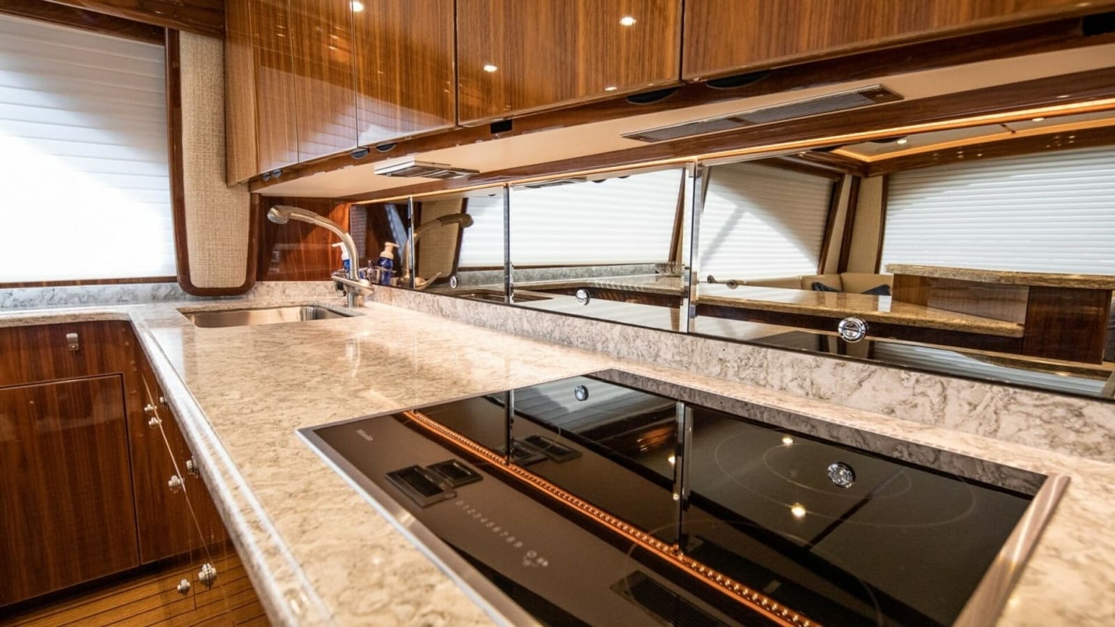 2020 Viking 58 Convertible - Photo 10