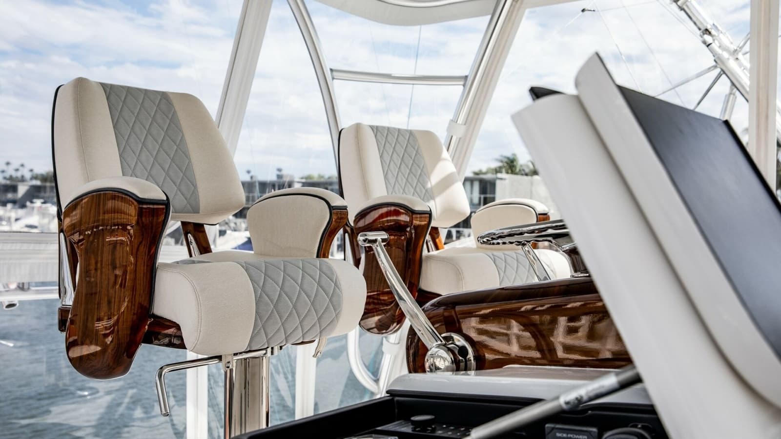 2020 Viking 58 Convertible - Photo 28