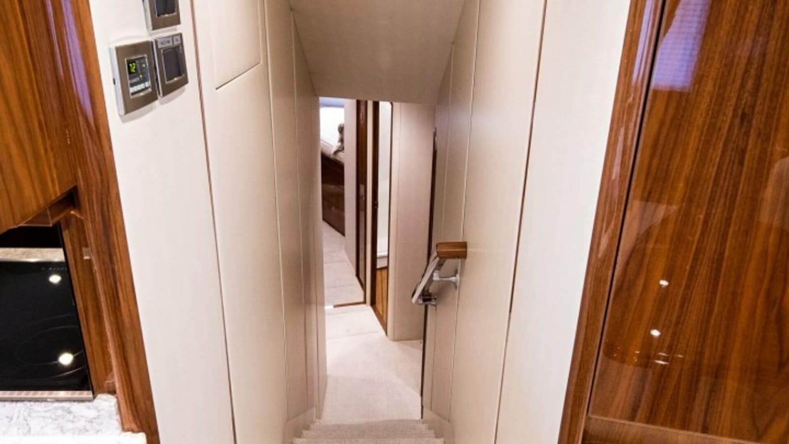 2020 Viking 58 Convertible - Photo 12