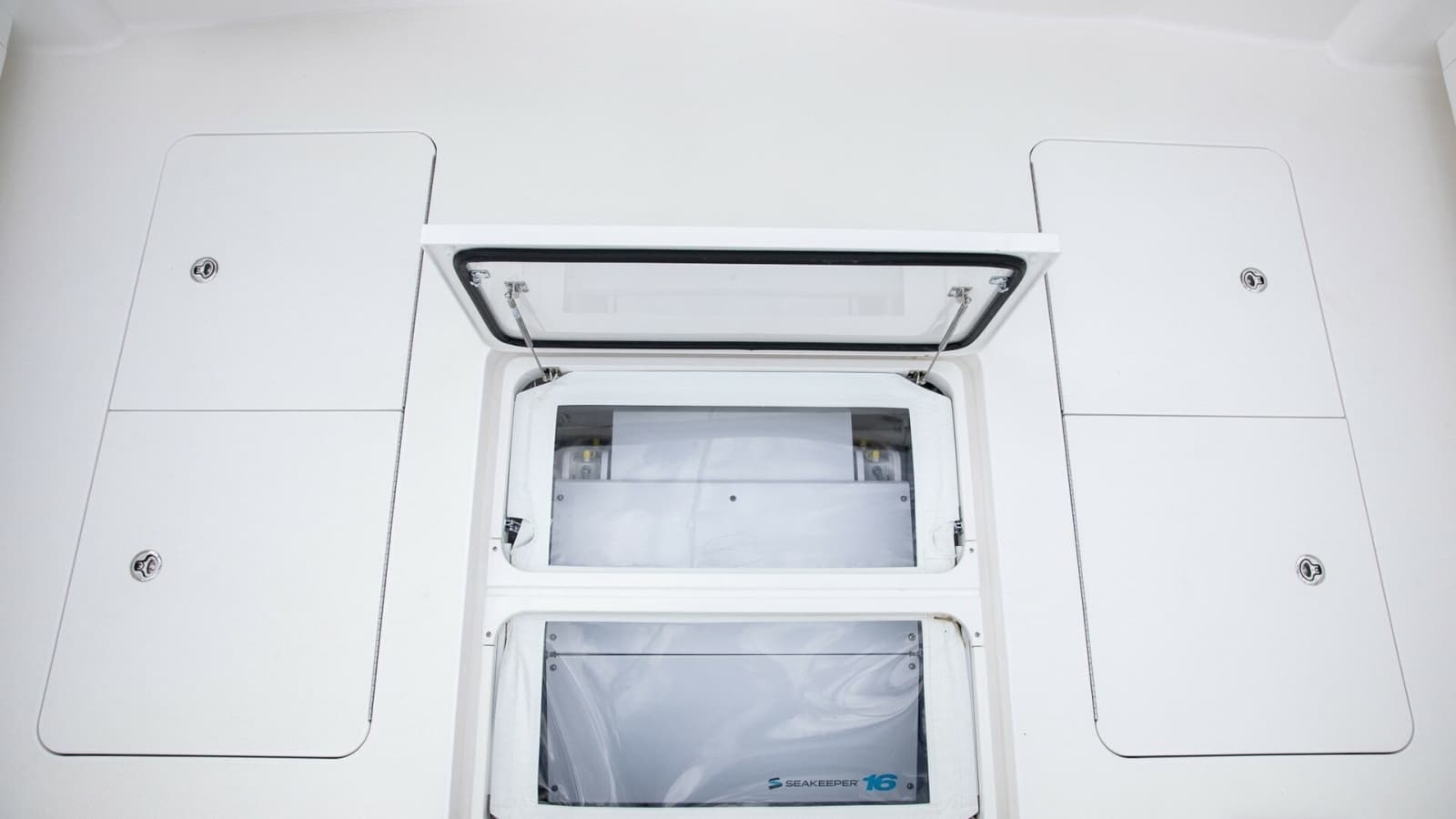 2020 Viking 58 Convertible - Photo 31