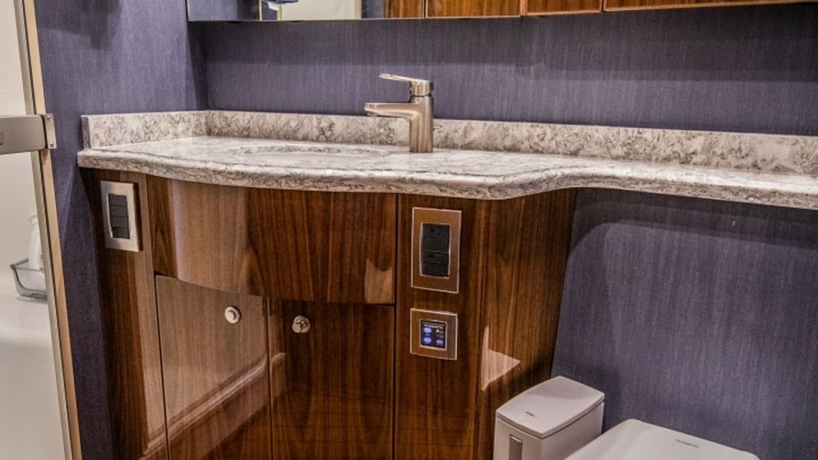 2020 Viking 58 Convertible - Photo 19