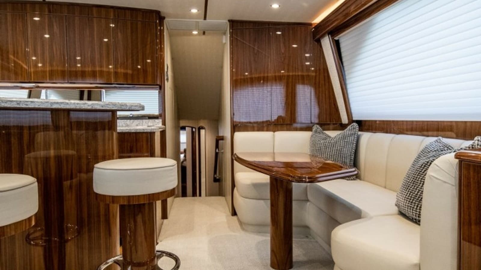 2020 Viking 58 Convertible - Photo 9