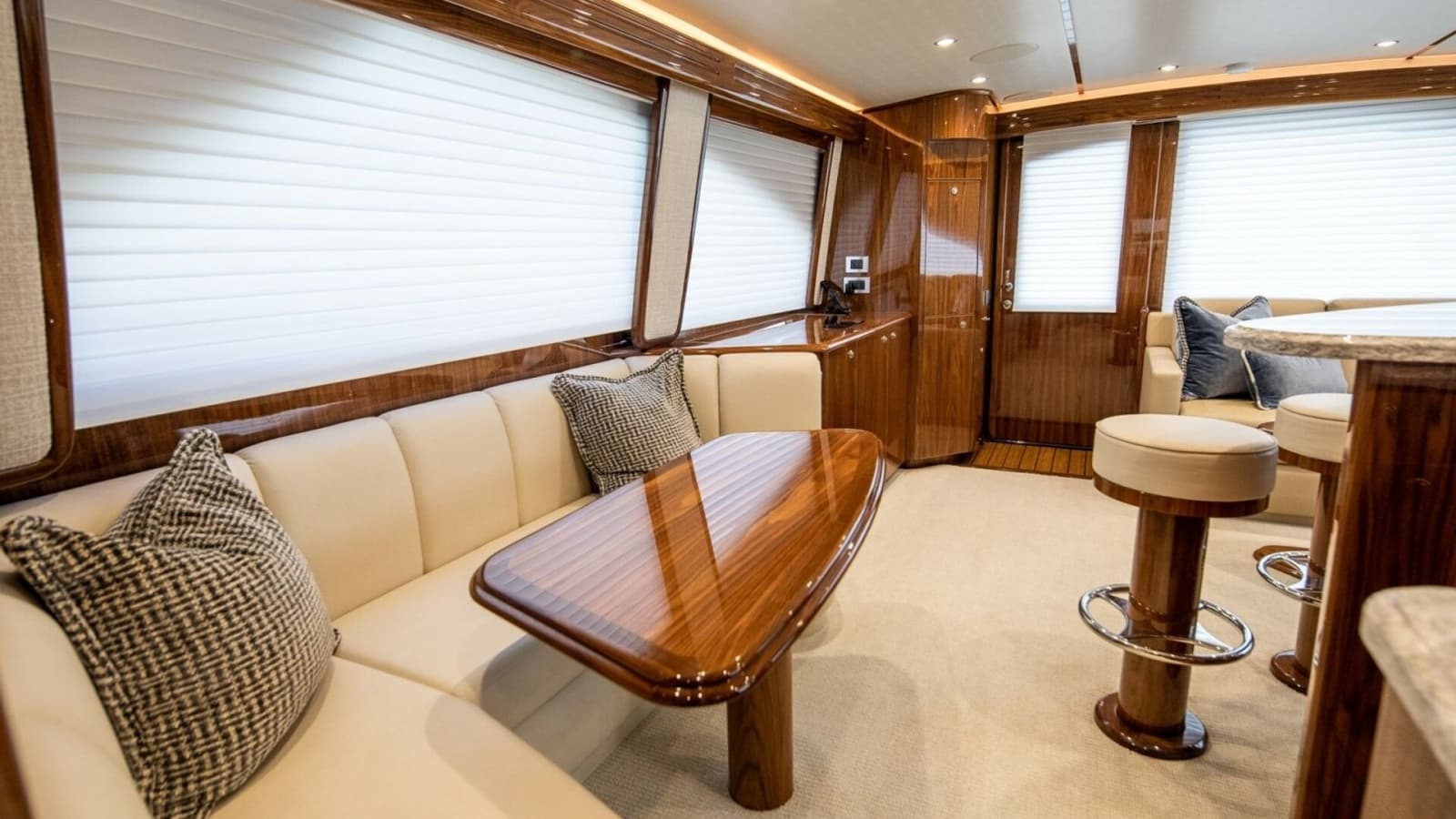 2020 Viking 58 Convertible - Photo 7