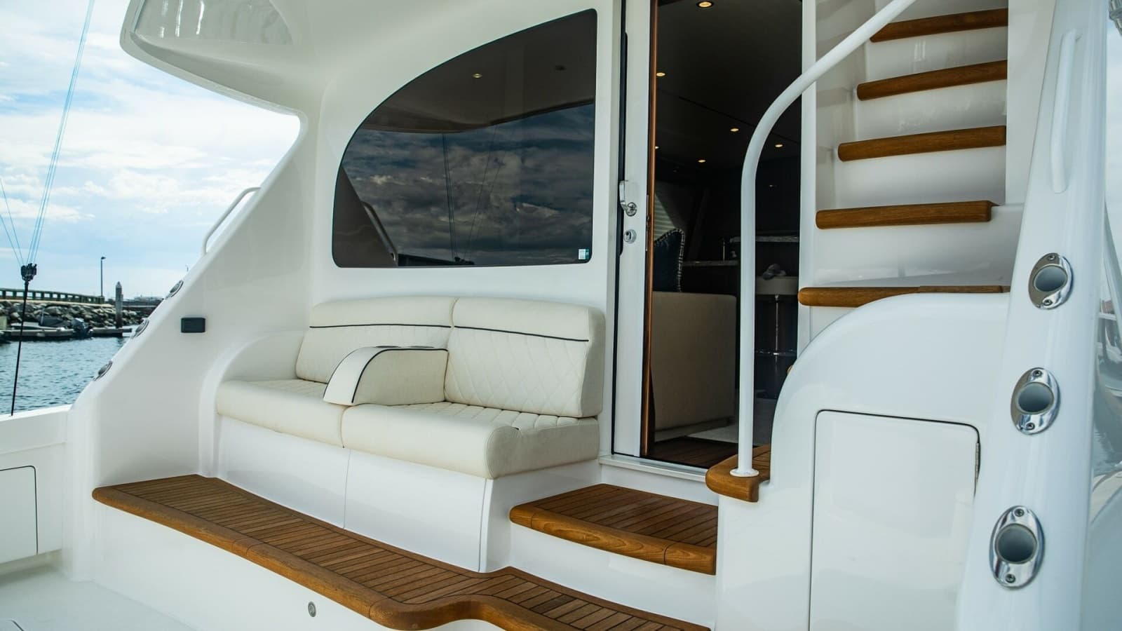 2020 Viking 58 Convertible - Photo 35