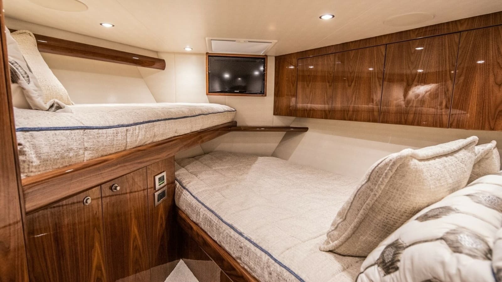 2020 Viking 58 Convertible - Photo 18