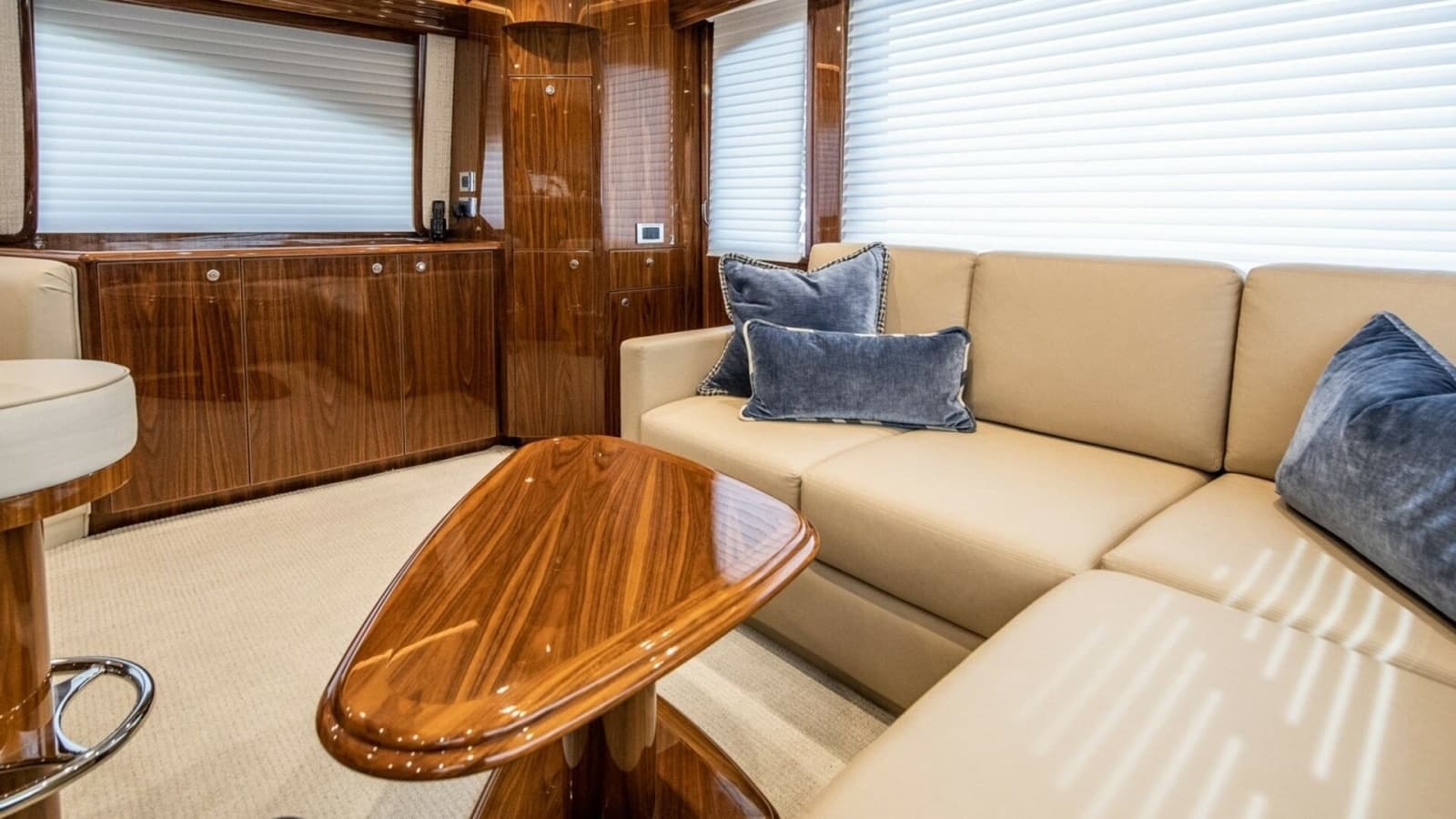 2020 Viking 58 Convertible - Photo 6