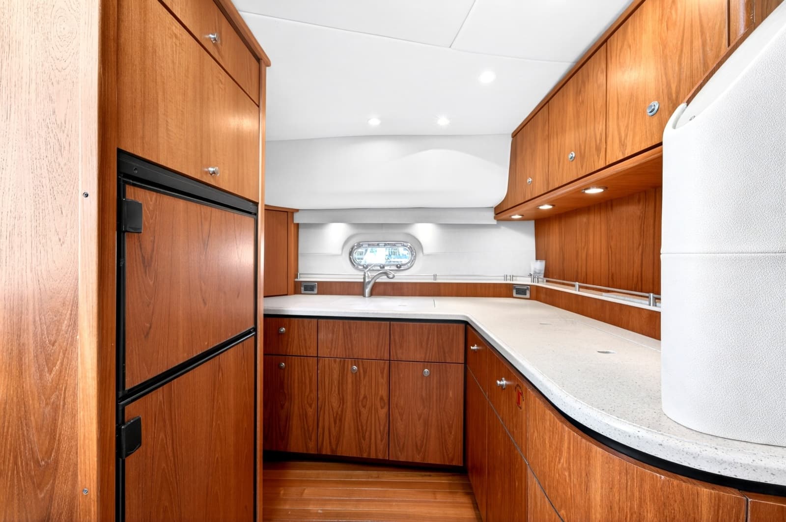 2006 Tiara Yachts 4300 Sovran - Photo 13