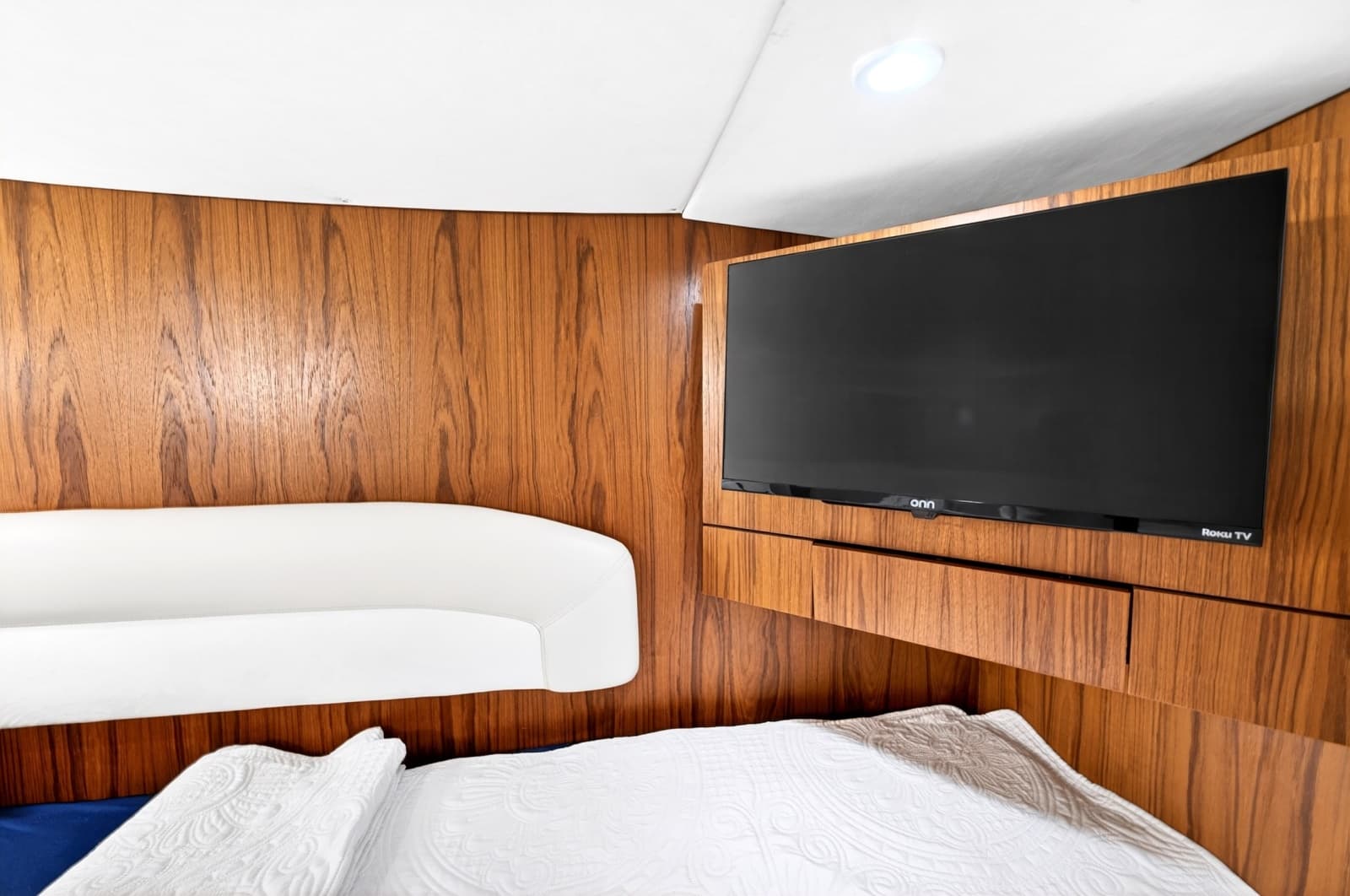 2006 Tiara Yachts 4300 Sovran - Photo 18