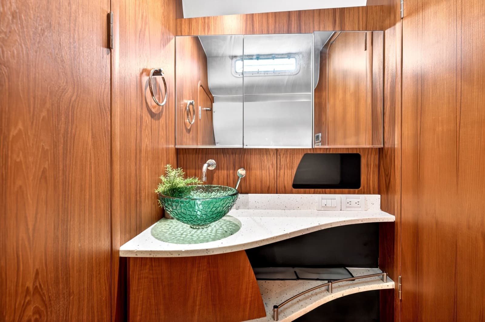 2006 Tiara Yachts 4300 Sovran - Photo 19