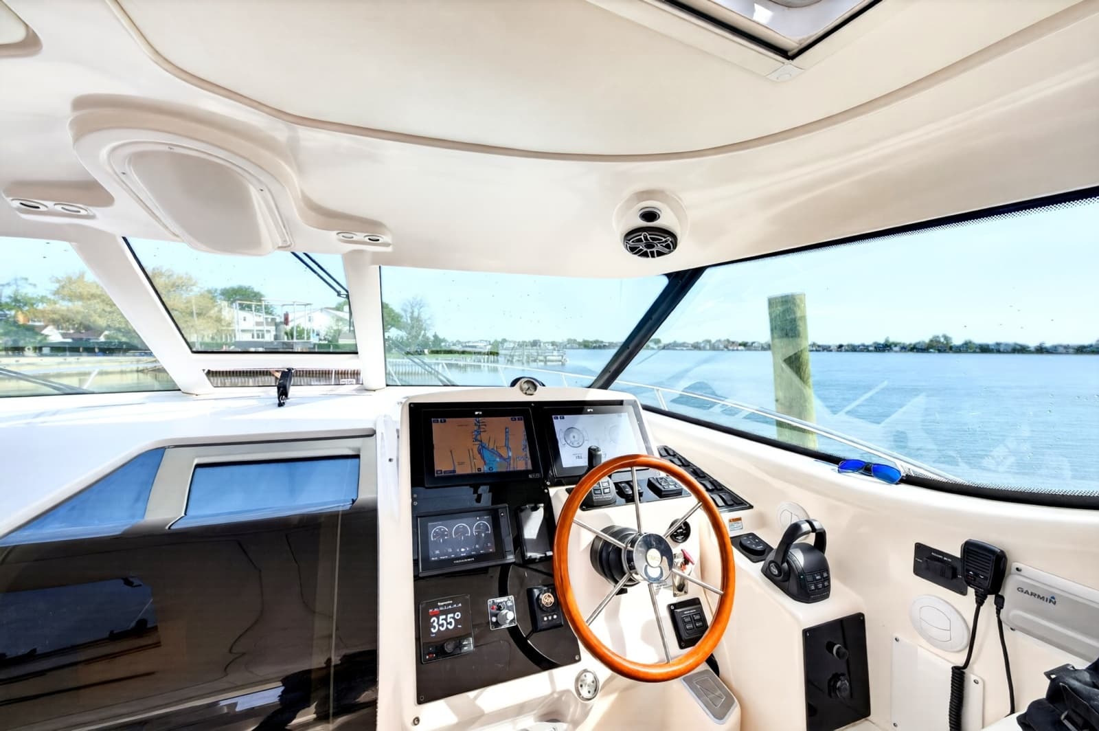 2006 Tiara Yachts 4300 Sovran - Photo 7