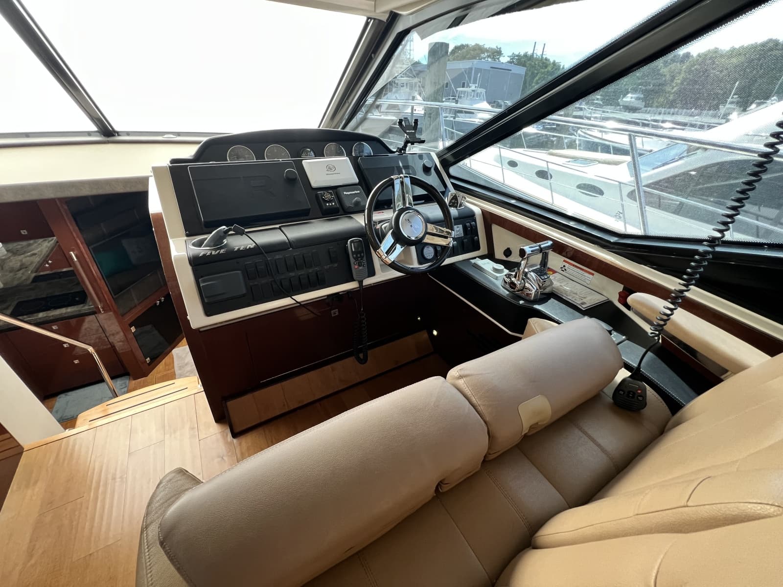 2013 Sea Ray 510 Sundancer - Photo 17