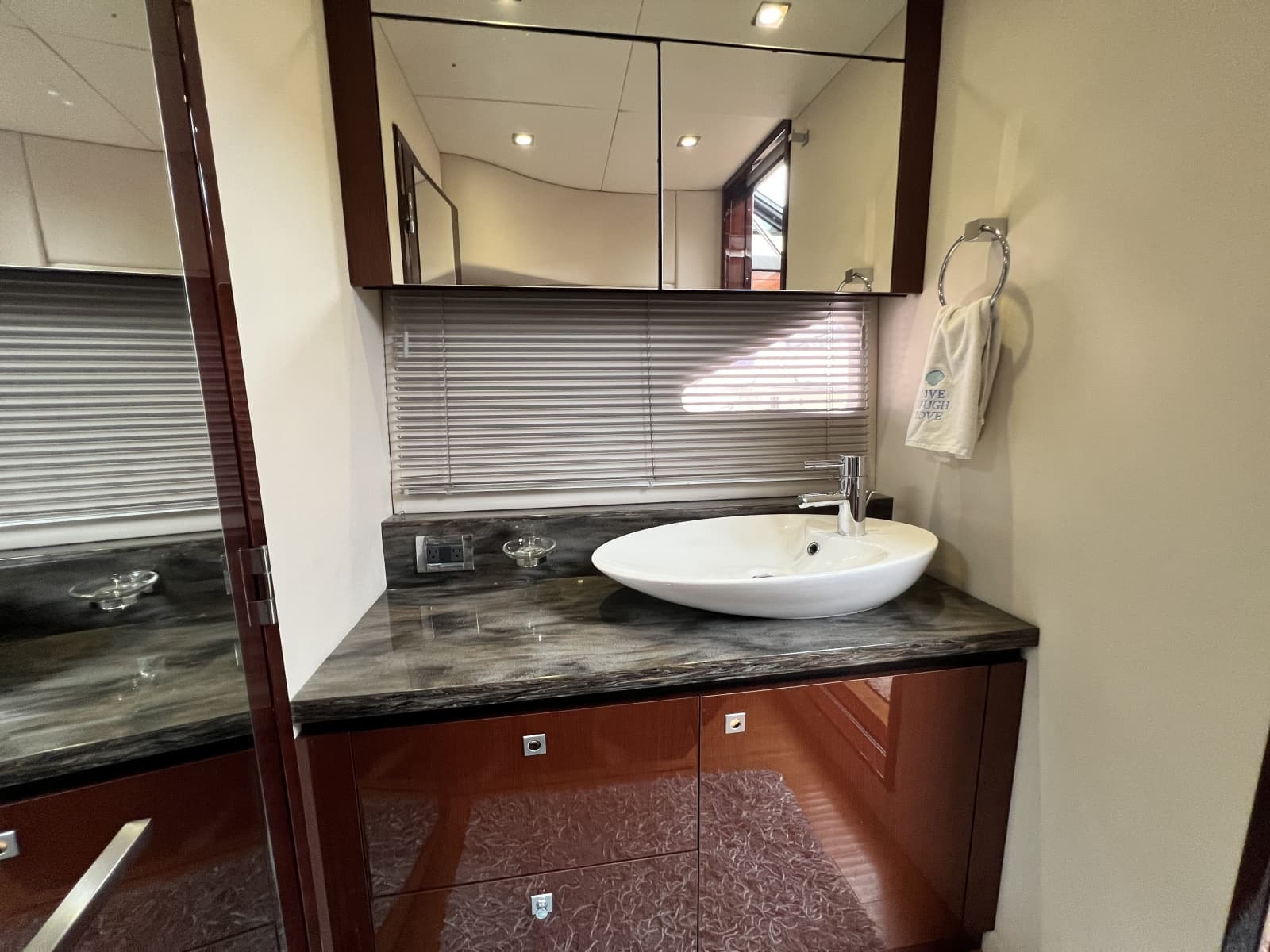 2013 Sea Ray 510 Sundancer - Photo 37