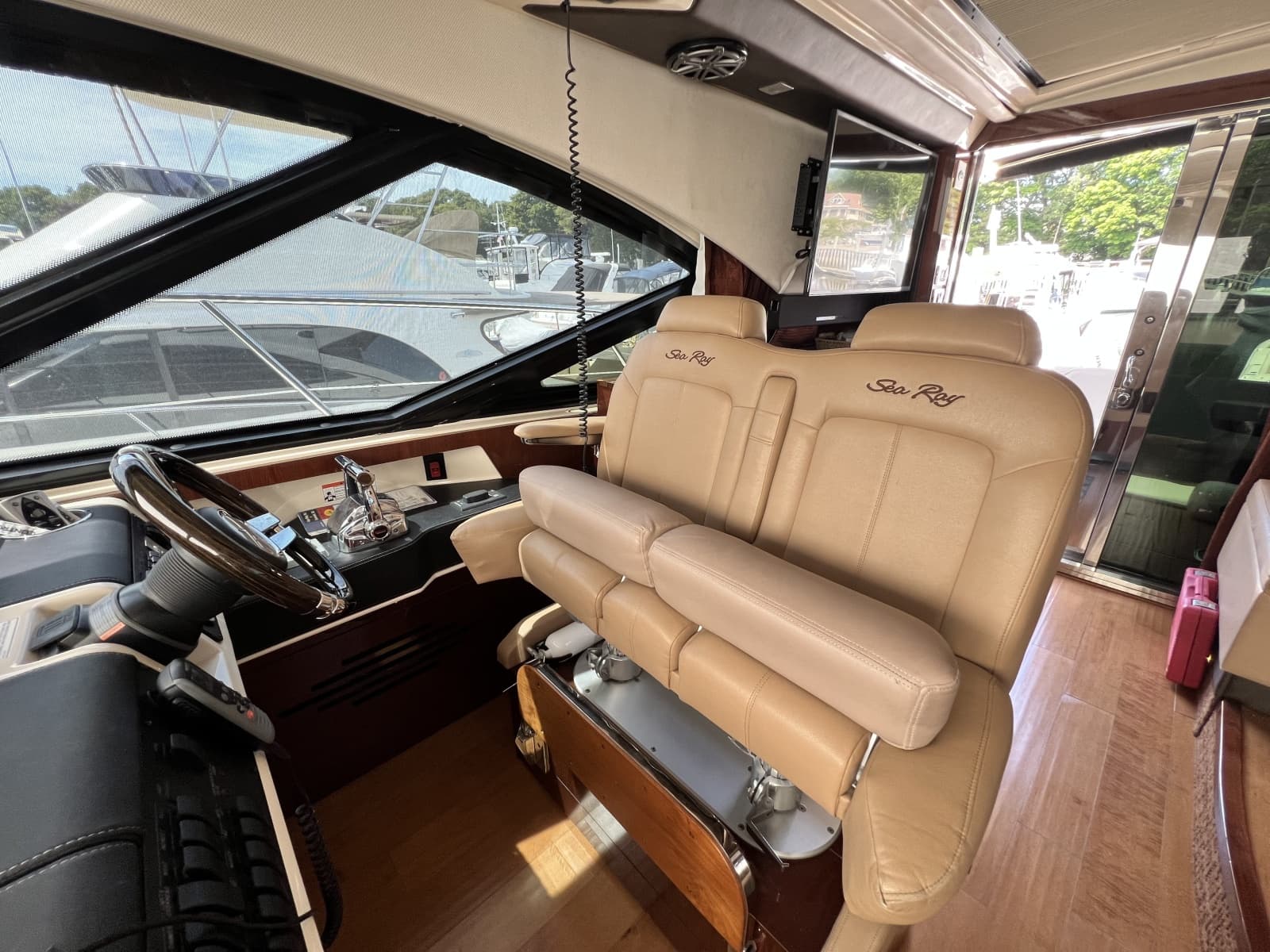 2013 Sea Ray 510 Sundancer - Photo 16