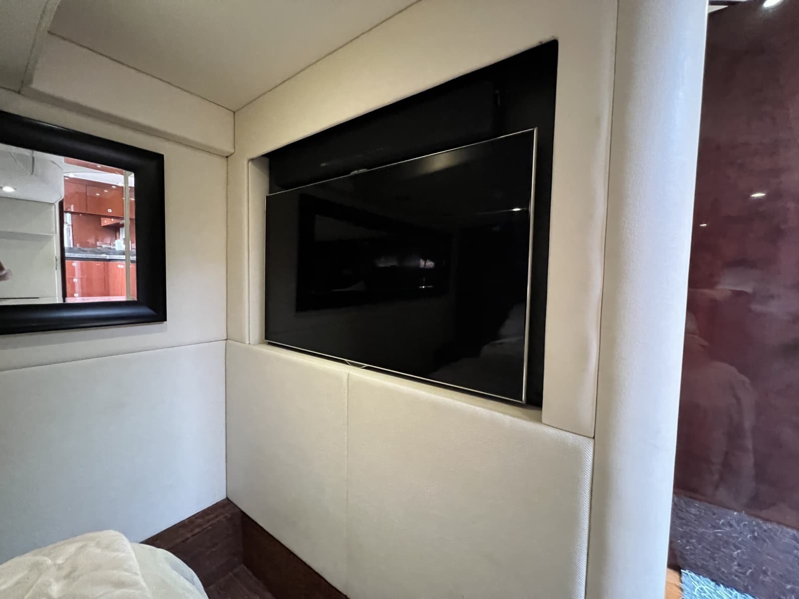 2013 Sea Ray 510 Sundancer - Photo 35
