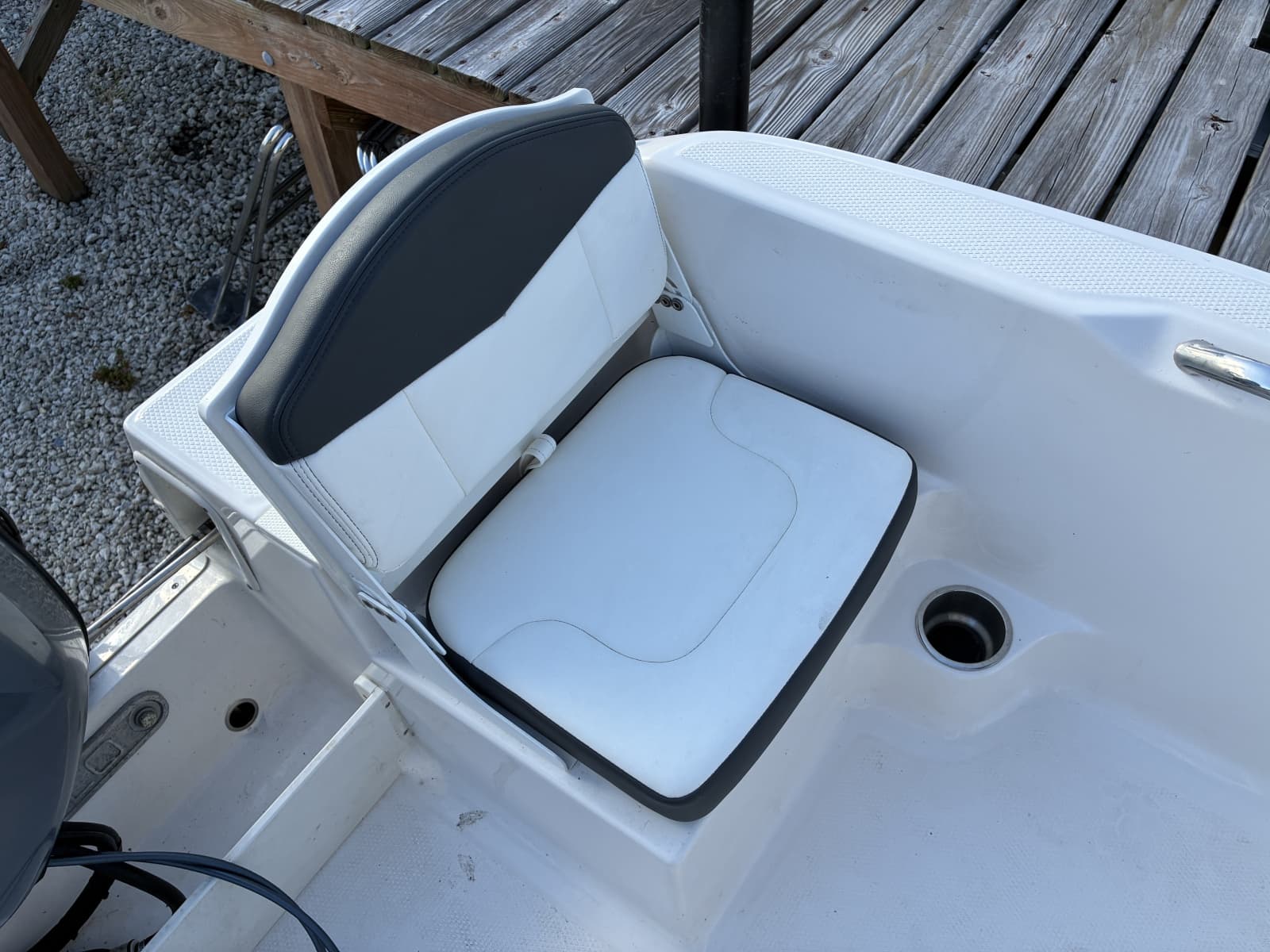 2025 Robalo R160 Center Console - Photo 11