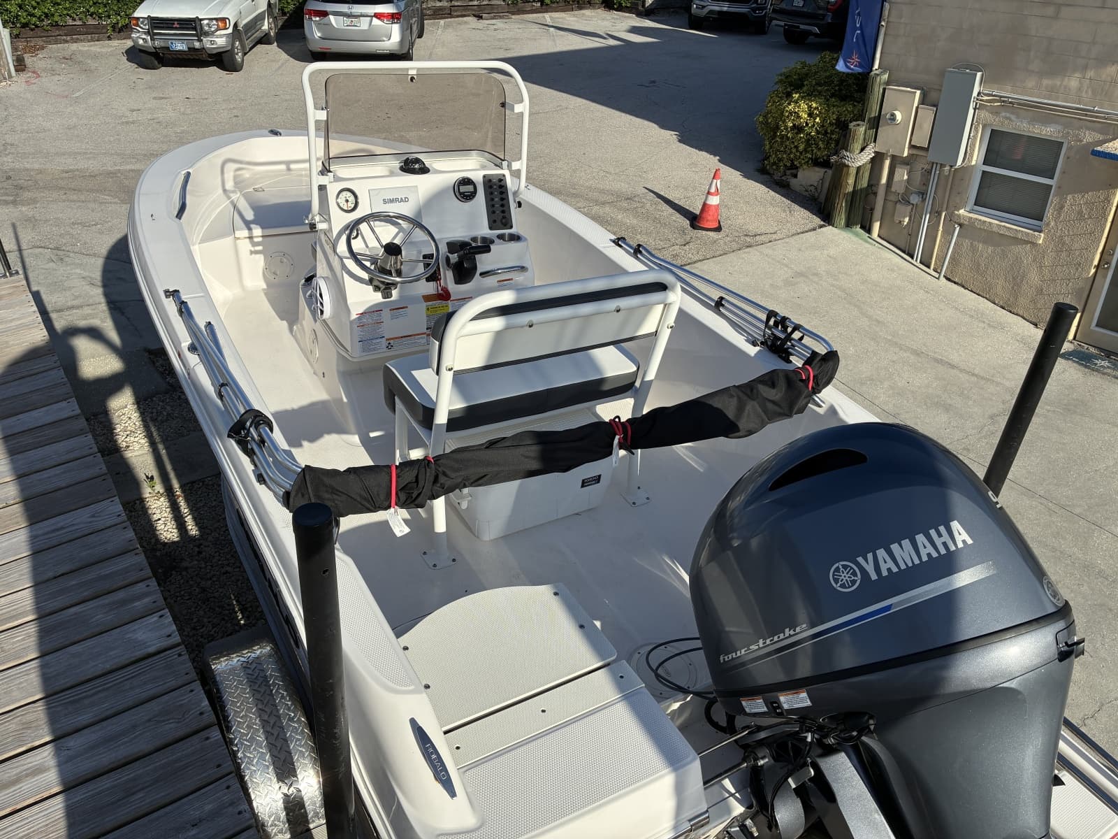 2025 Robalo R160 Center Console - Photo 6