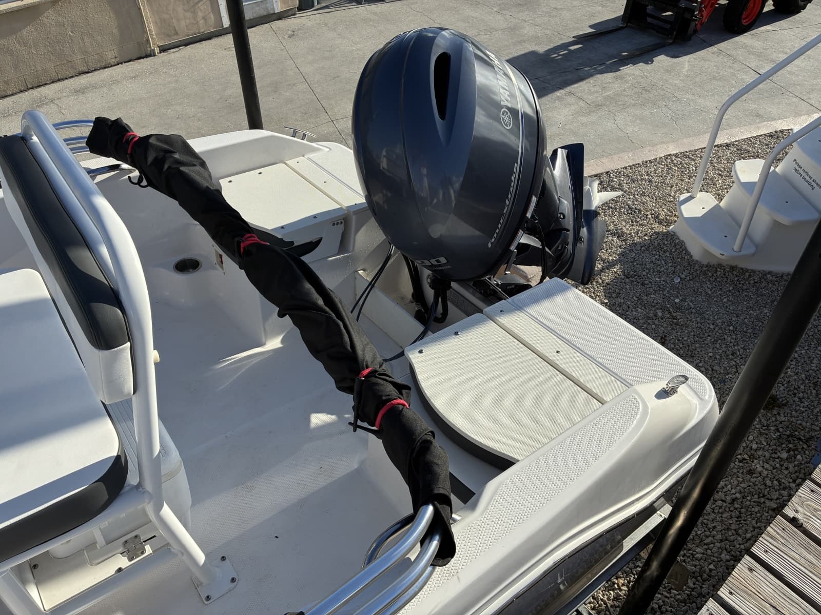 2025 Robalo R160 Center Console - Photo 10