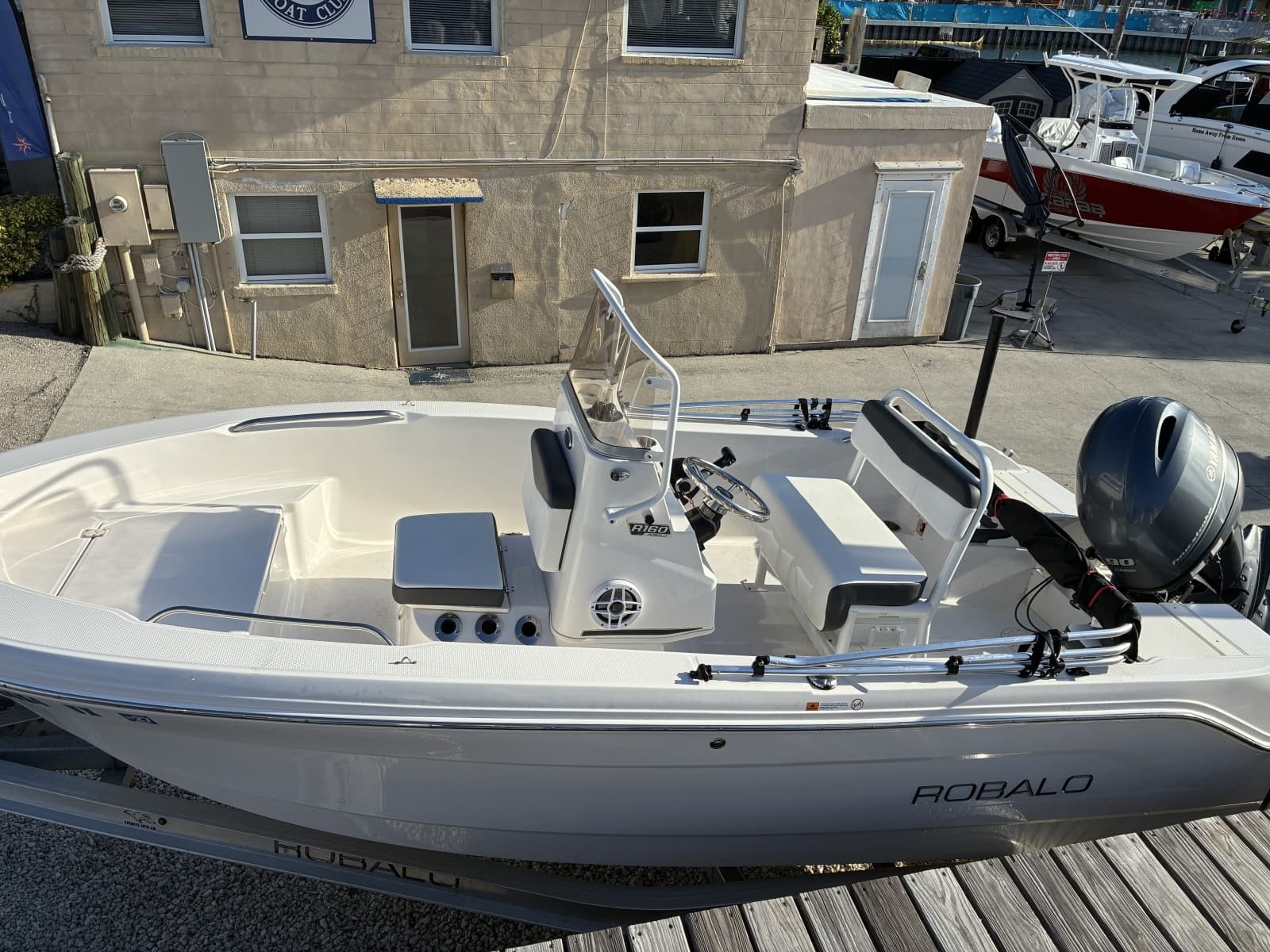 2025 Robalo R160 Center Console - Photo 5